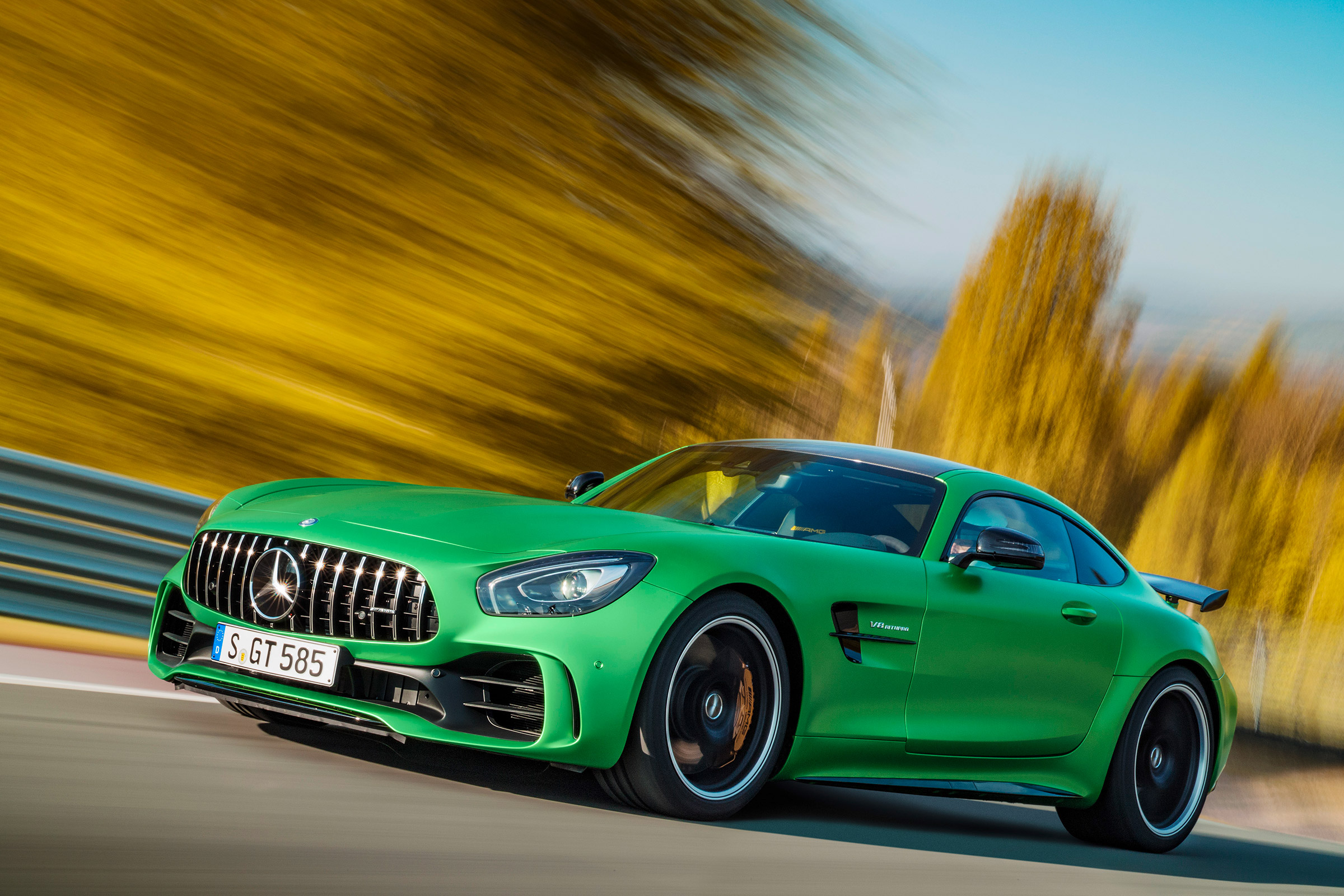 Mercedes-AMG GT R - front tracking