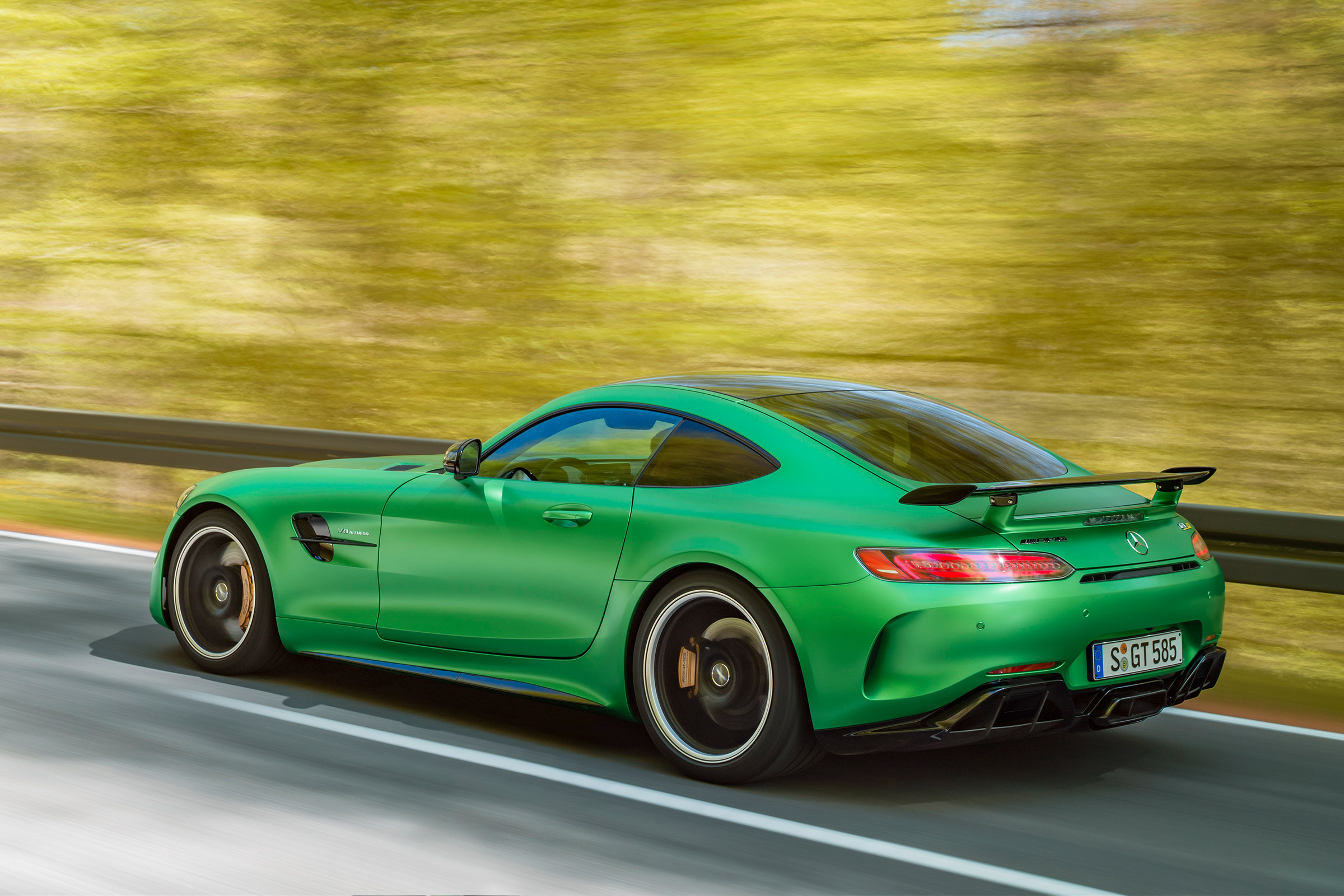 Mercedes-AMG GT R - rear tracking