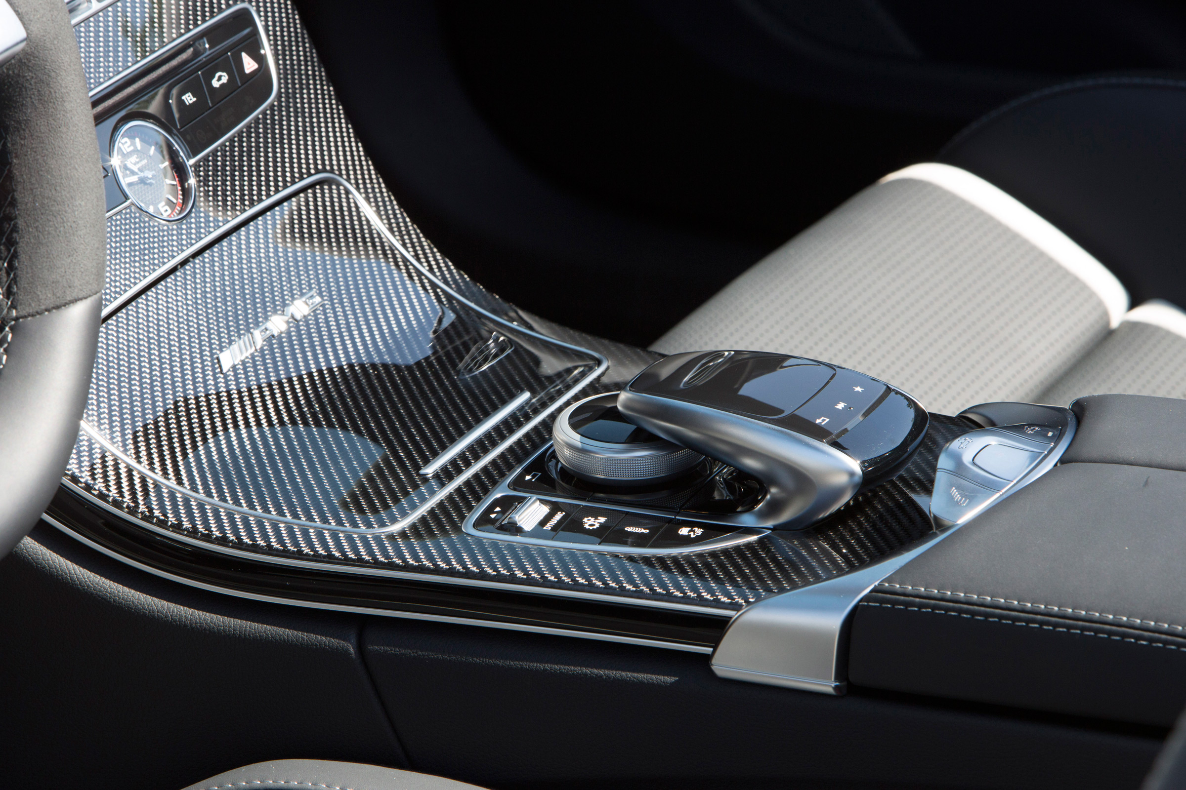 Mercedes C 63 AMG S Cabriolet 2016 - centre console