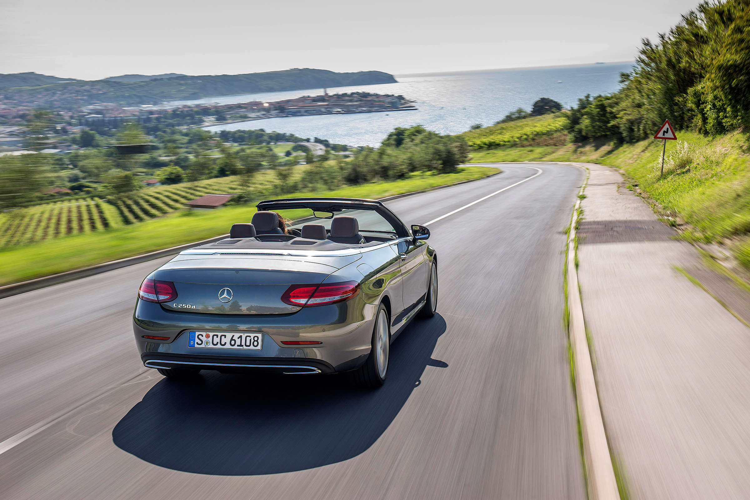 Mercedes C-Class Cabriolet - rear action