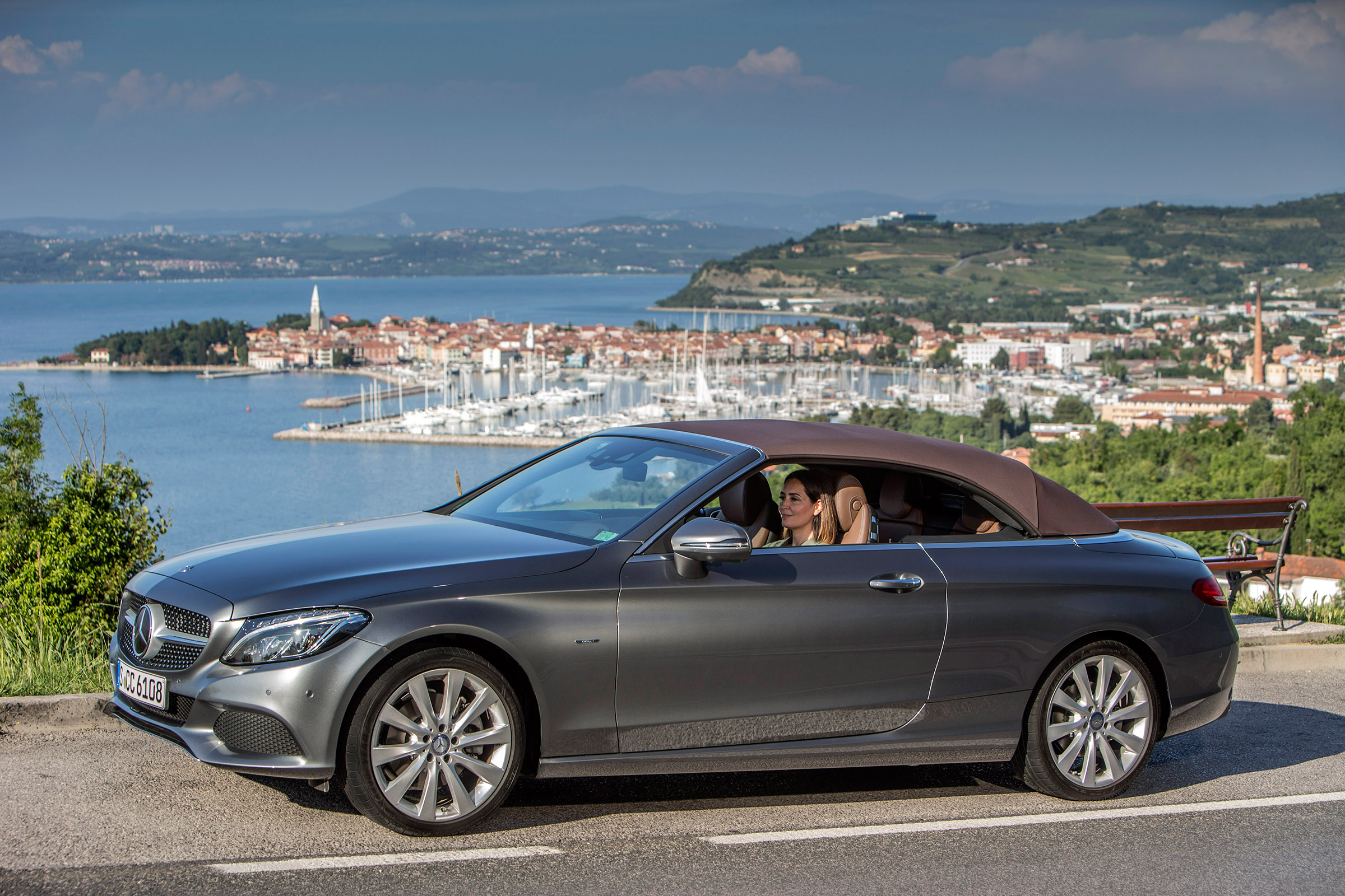 Mercedes C-Class Cabriolet - action roof