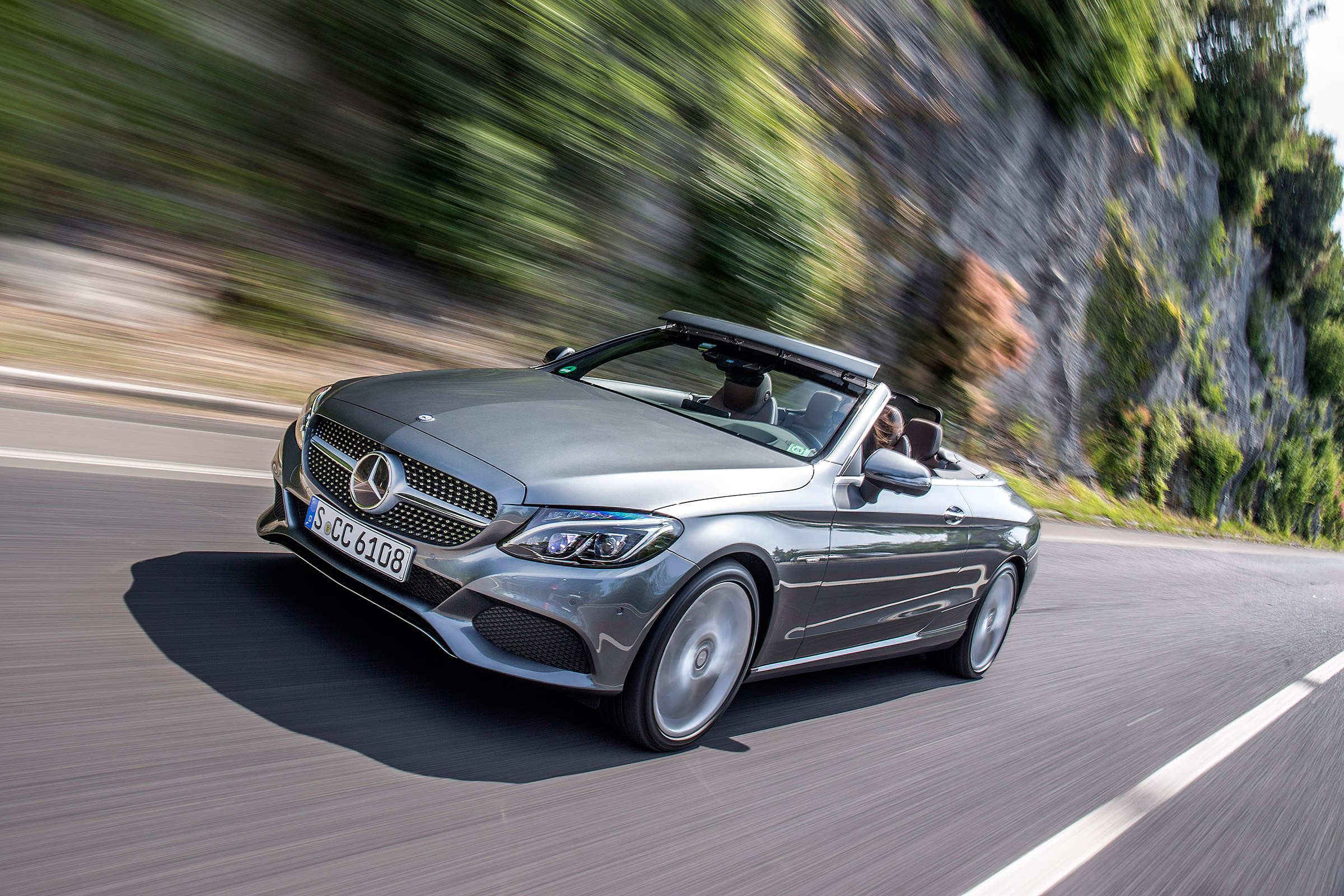 Mercedes C-Class Cabriolet - front action