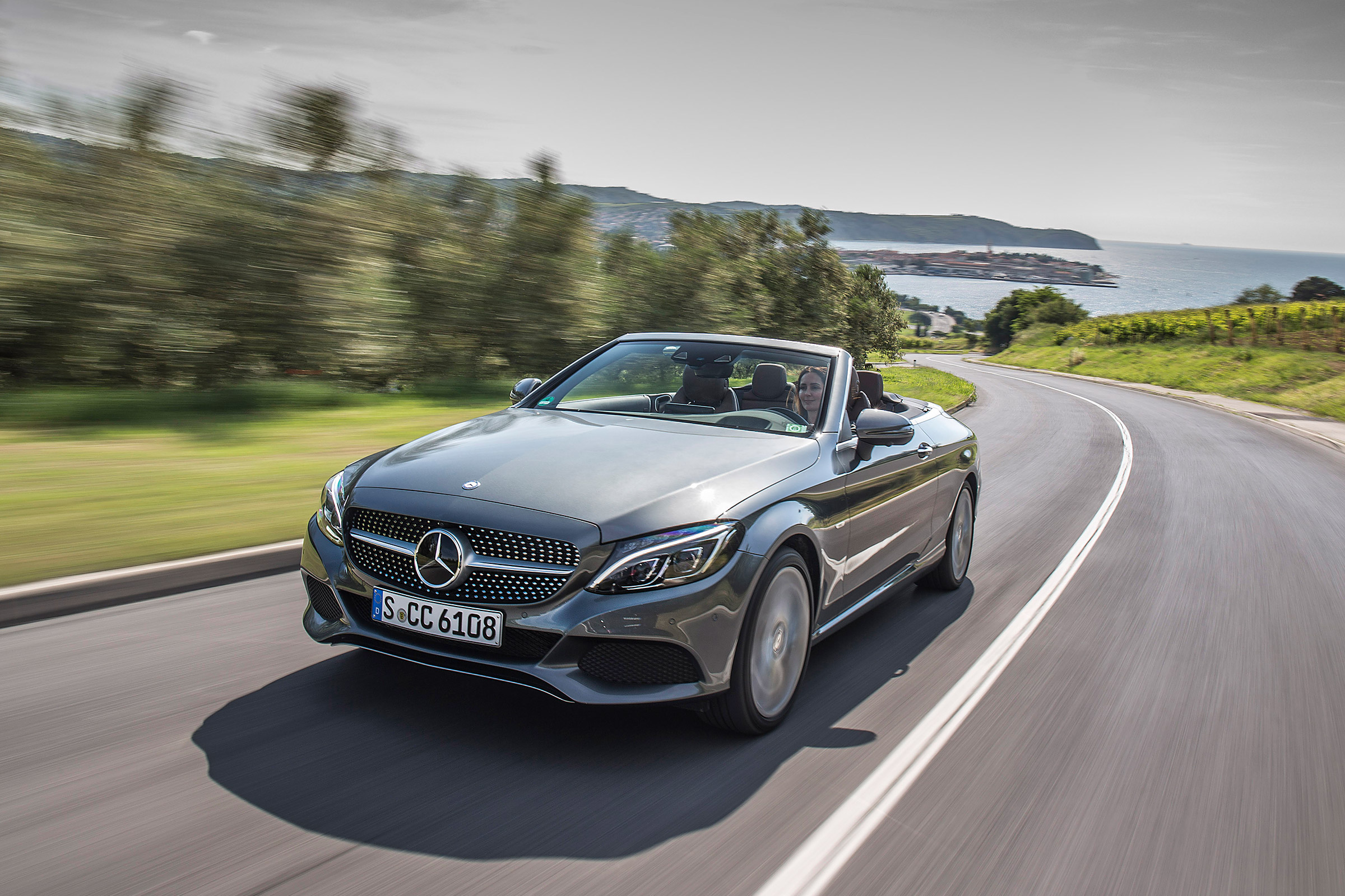 Mercedes C-Class Cabriolet - front panning