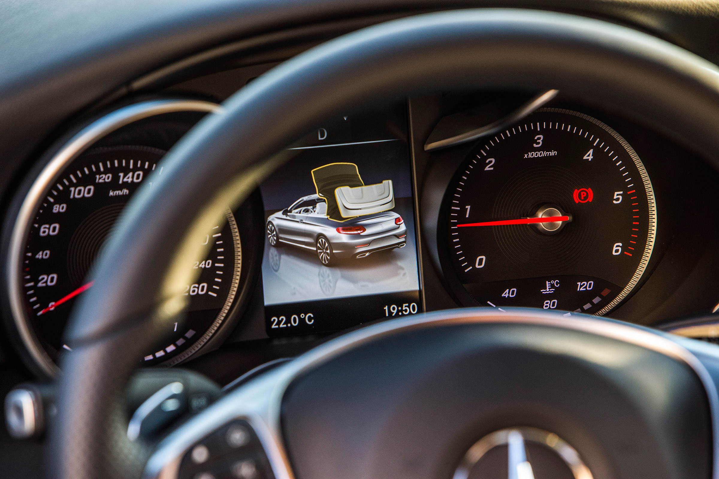 Mercedes C-Class Cabriolet - dials raising roof