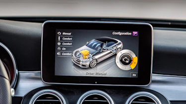 Mercedes C-Class Cabriolet - screen