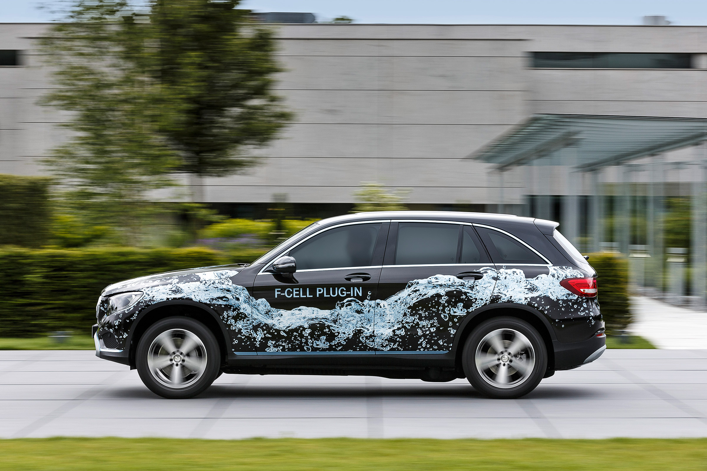 Mercedes GLC F-Cell plug-in - side