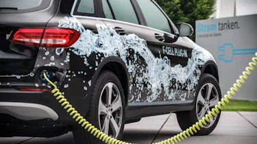 Mercedes GLC F-Cell plug-in - plugged in