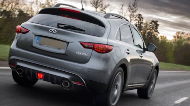 Infiniti QX70 Ultimate - rear tracking