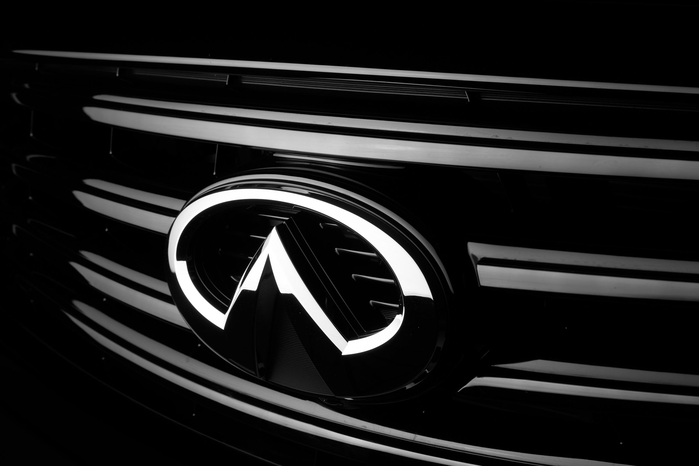 Infiniti QX70 Ultimate - badge