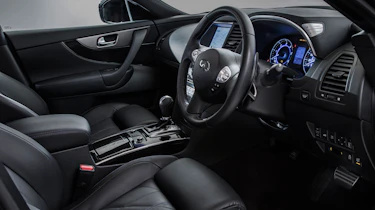 Infiniti QX70 Ultimate - interior