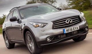 Infiniti QX70 Ultimate - front tracking