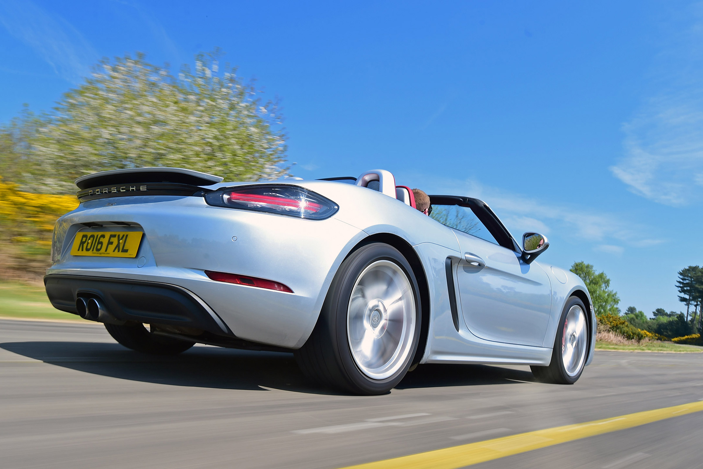 Convertible megatest - Porsche 718 Boxster - rear tracking