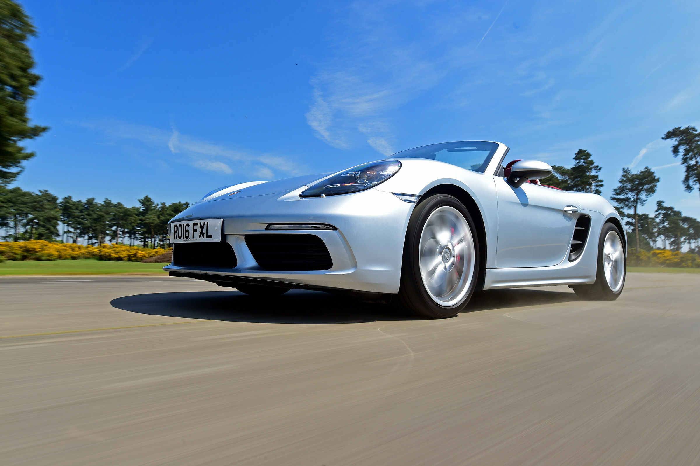 Convertible megatest - Porsche 718 Boxster - front tracking