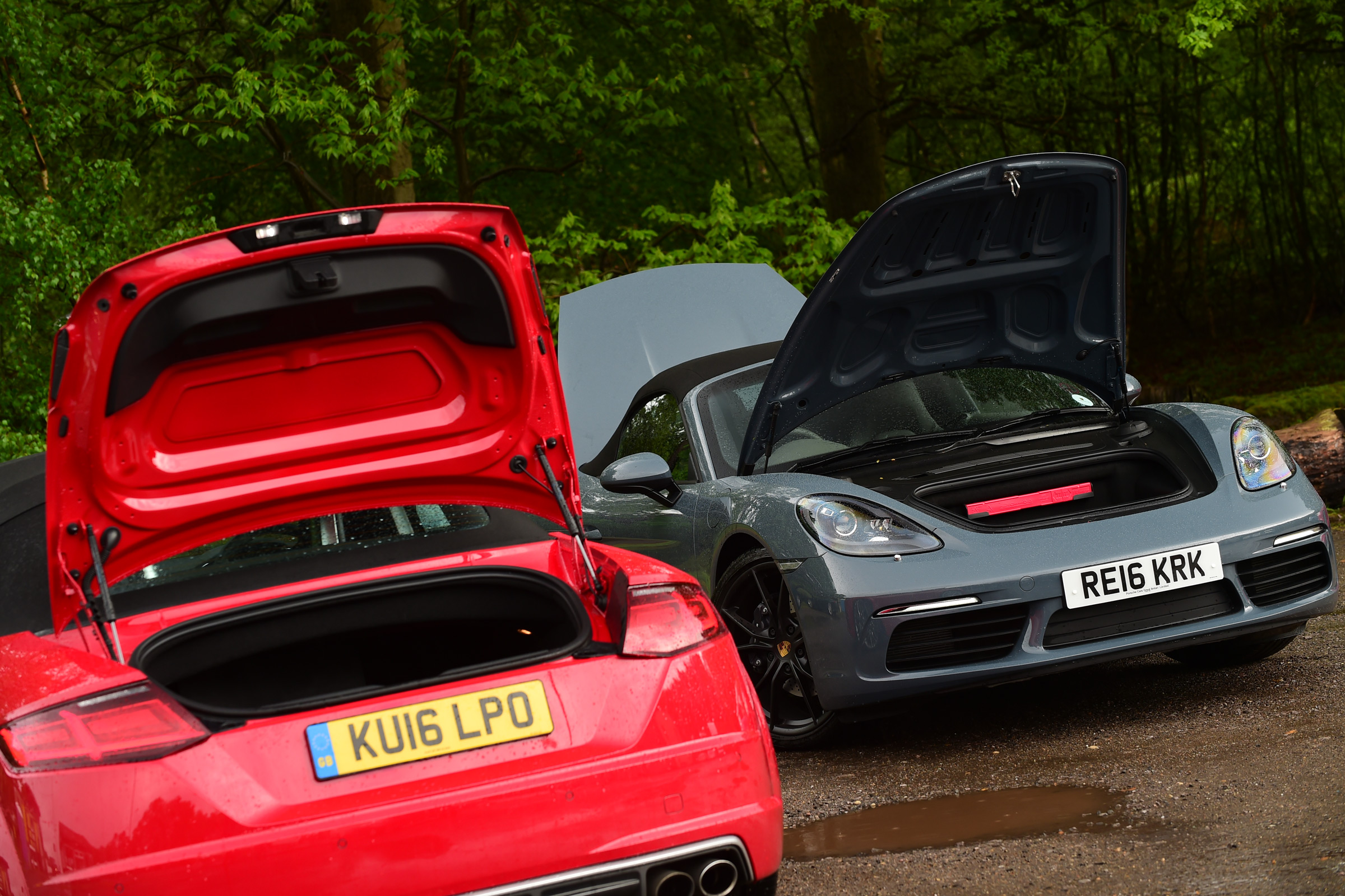 Porsche 718 Boxster vs Audi TTS Roadster - 