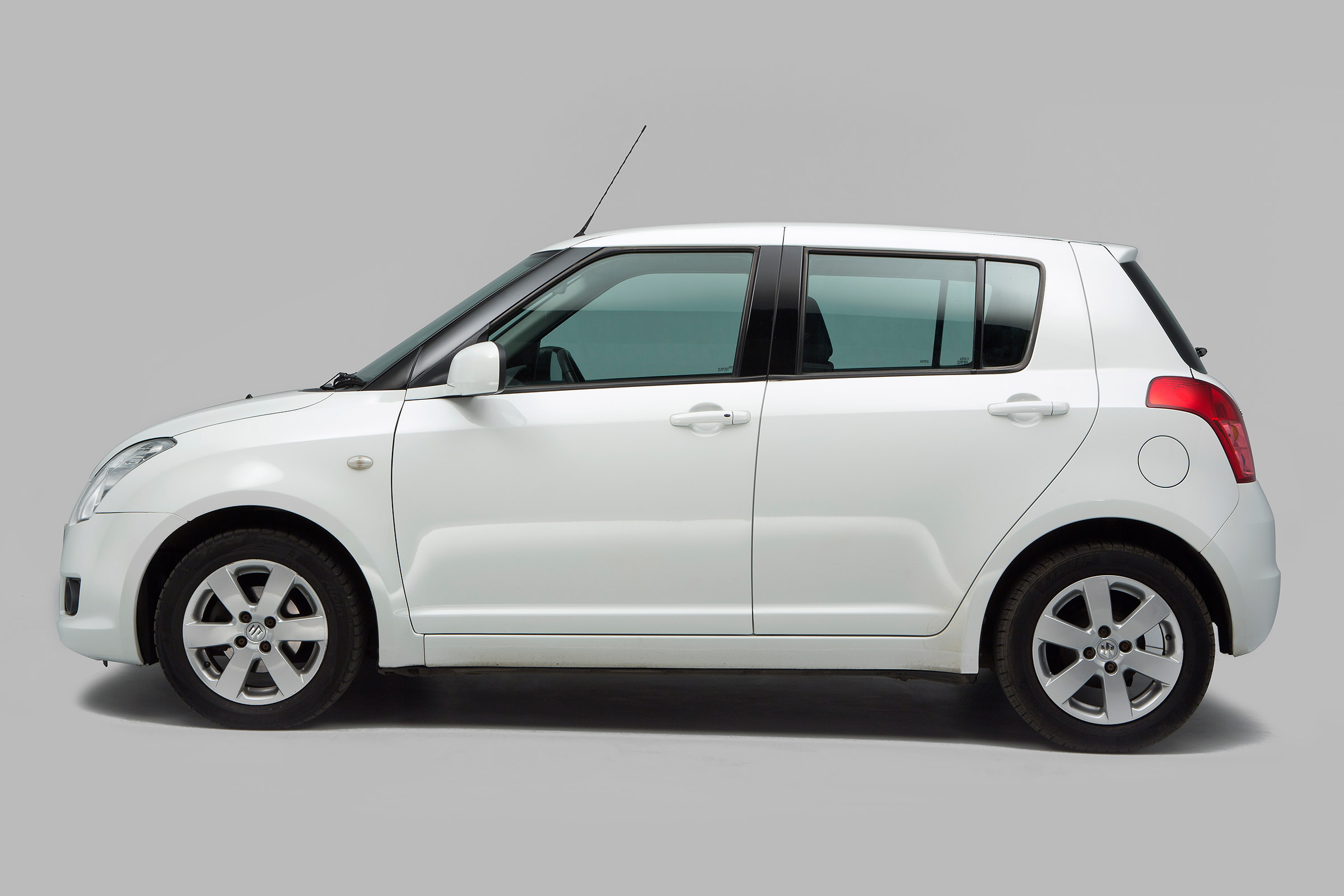 Used Suzuki Swift Mk5 - side