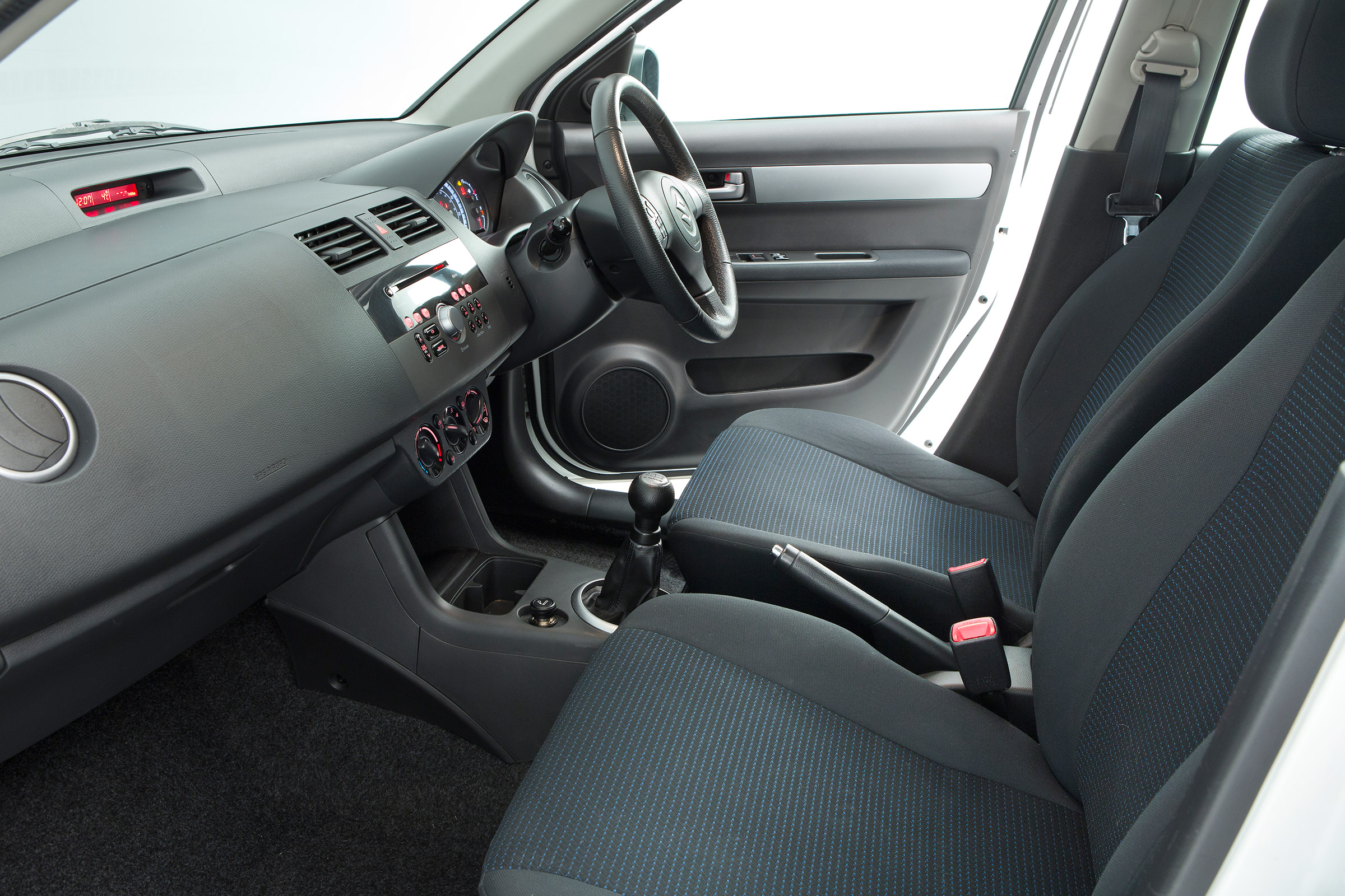 Used Suzuki Swift Mk5 - front seats