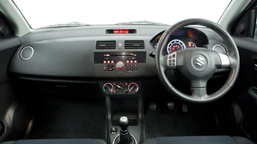 Used Suzuki Swift Mk5 - dash