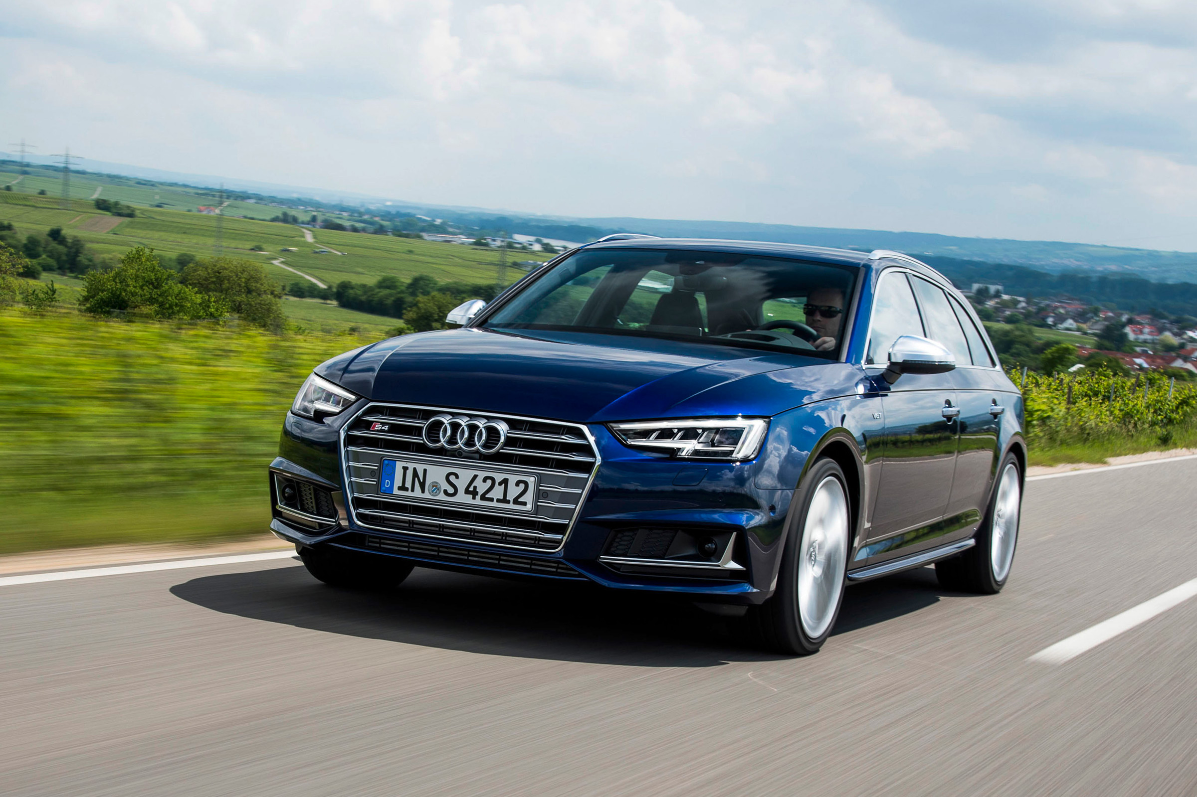 Audi S4 Avant 2016 - front tracking