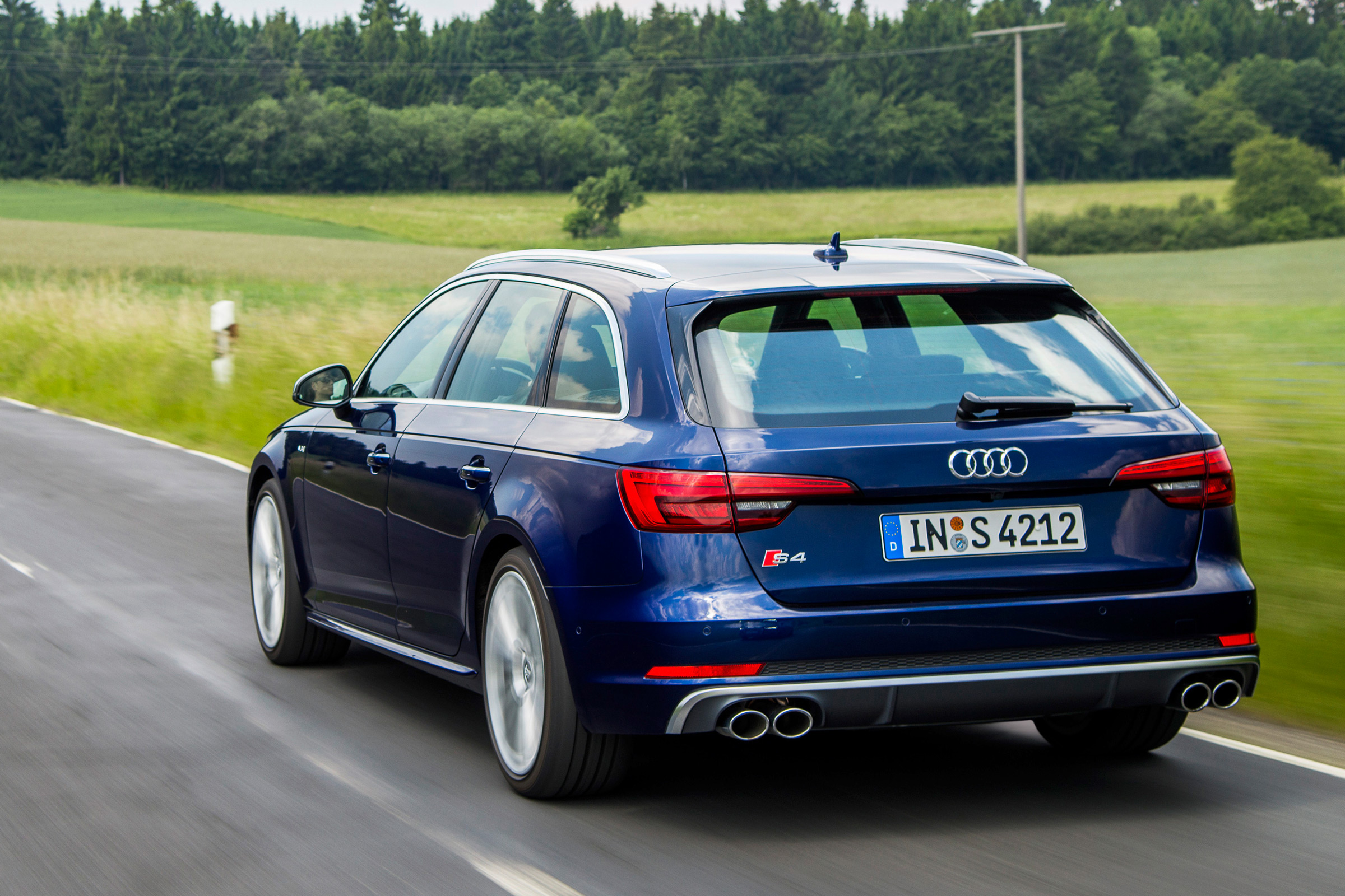 Audi S4 Avant 2016 - rear tracking