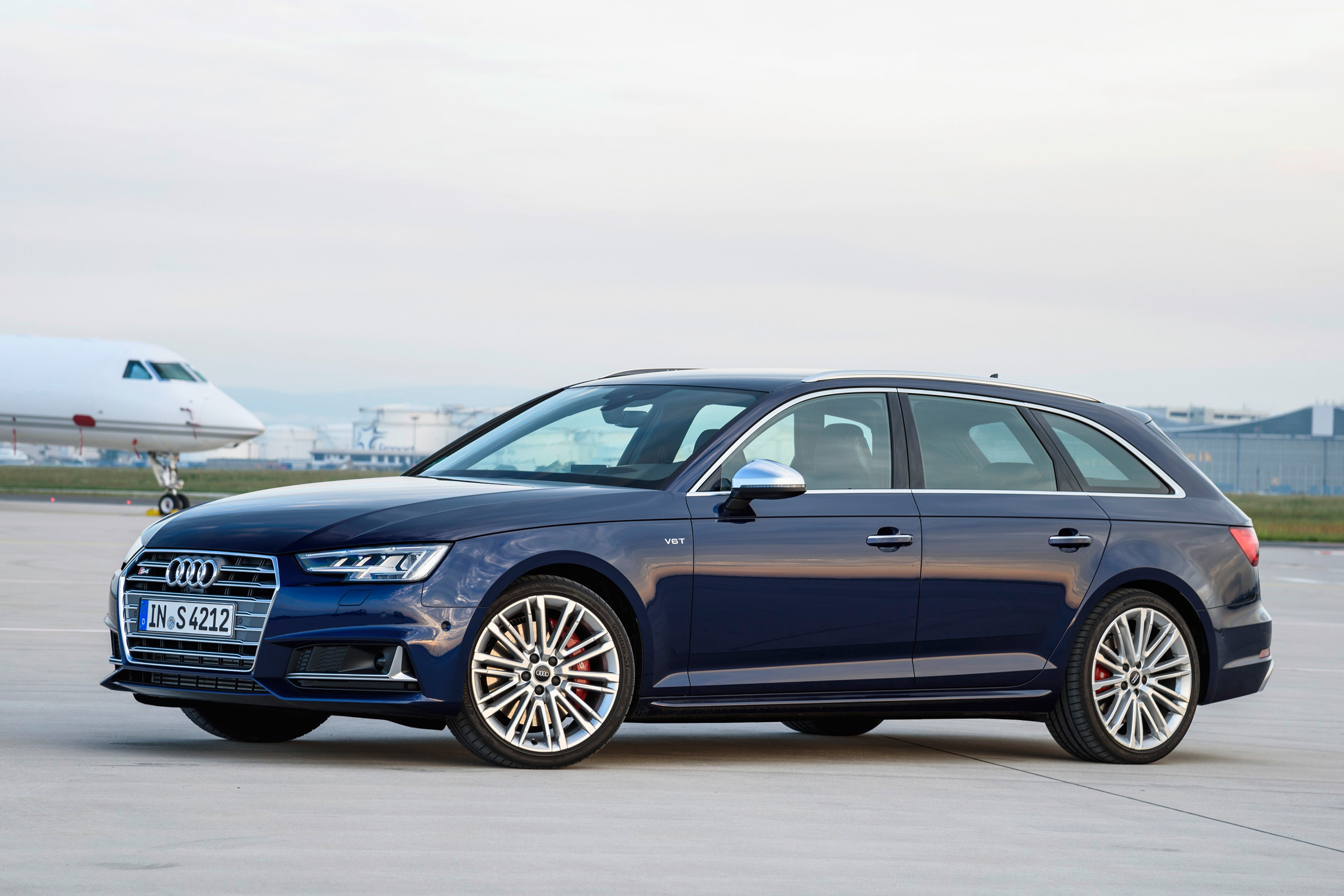 Audi S4 Avant 2016 - front quarter