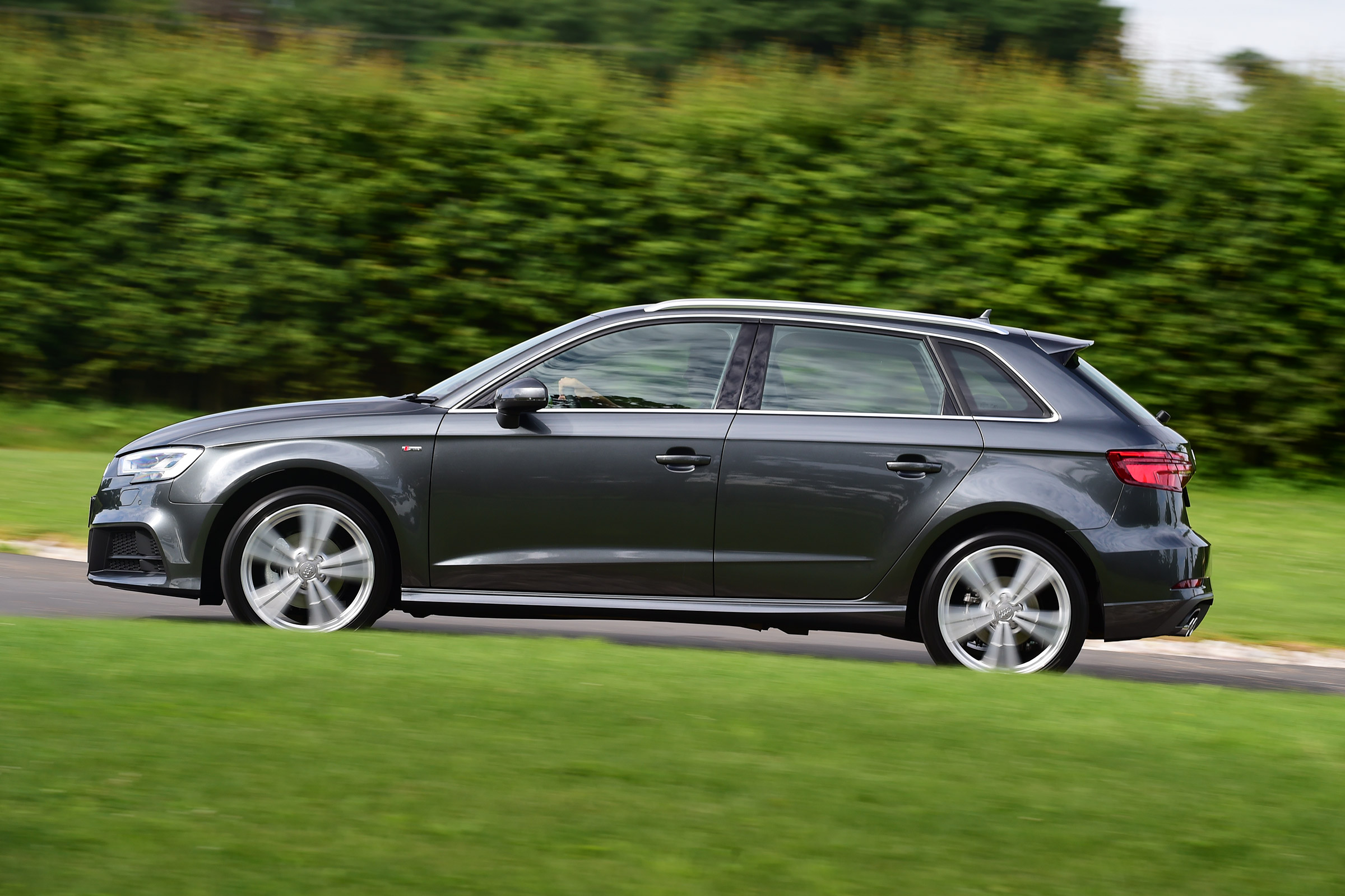 Audi A3 Sportback 2.0 TDI - side