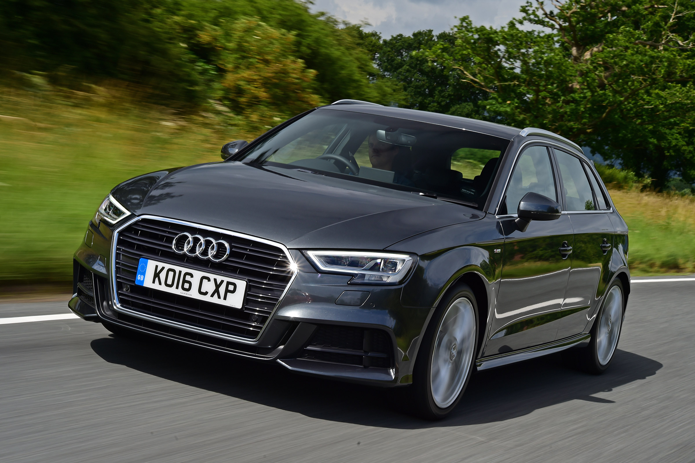 Audi A3 Sportback 2.0 TDI - front action