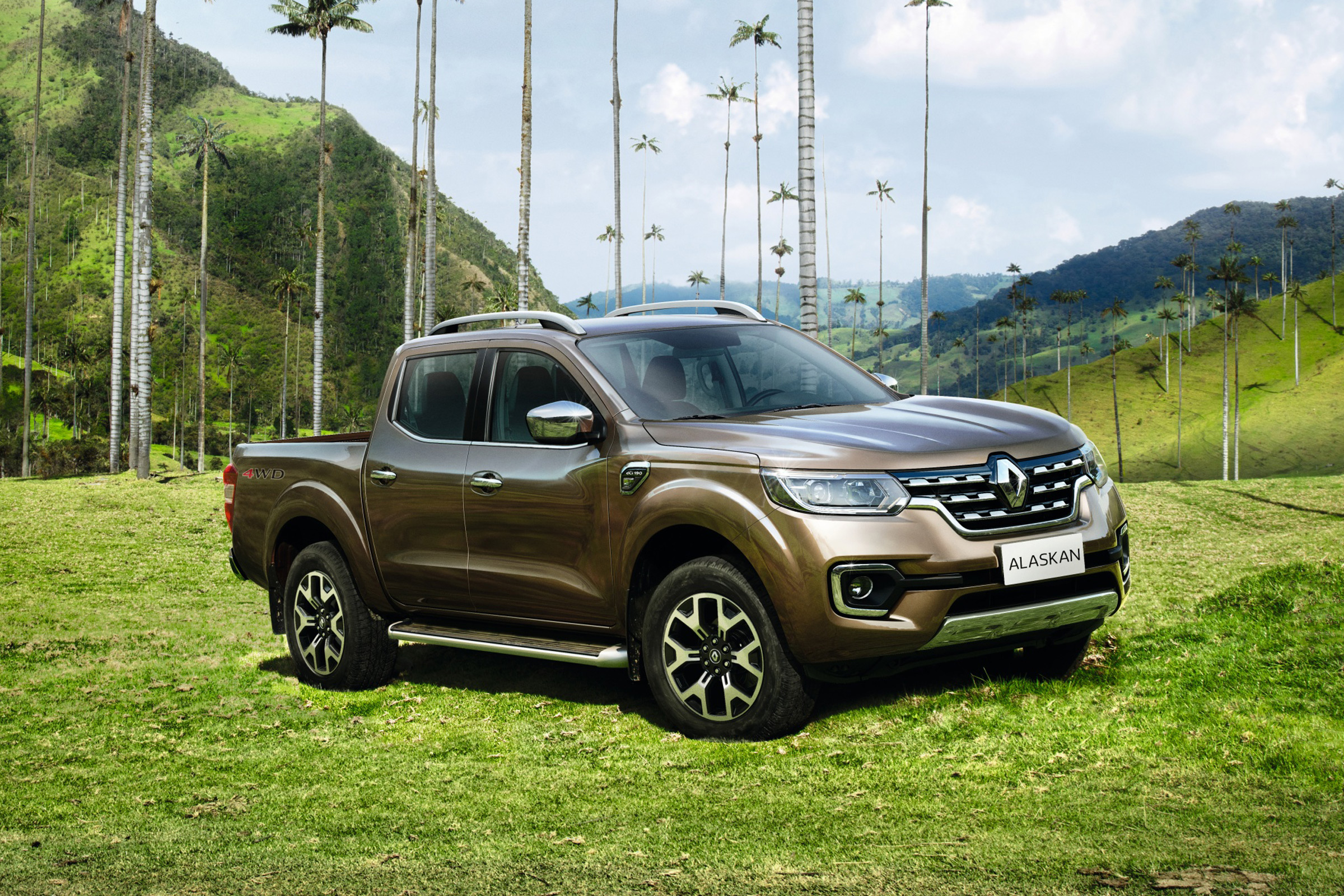 Renault Alaskan 2016 - official front quarter