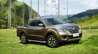 Renault Alaskan 2016 - official front quarter