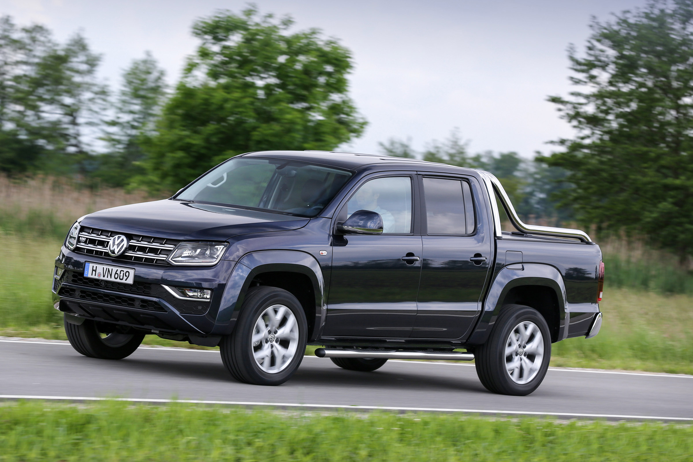 Volkswagen Amarok V6 - front tracking press