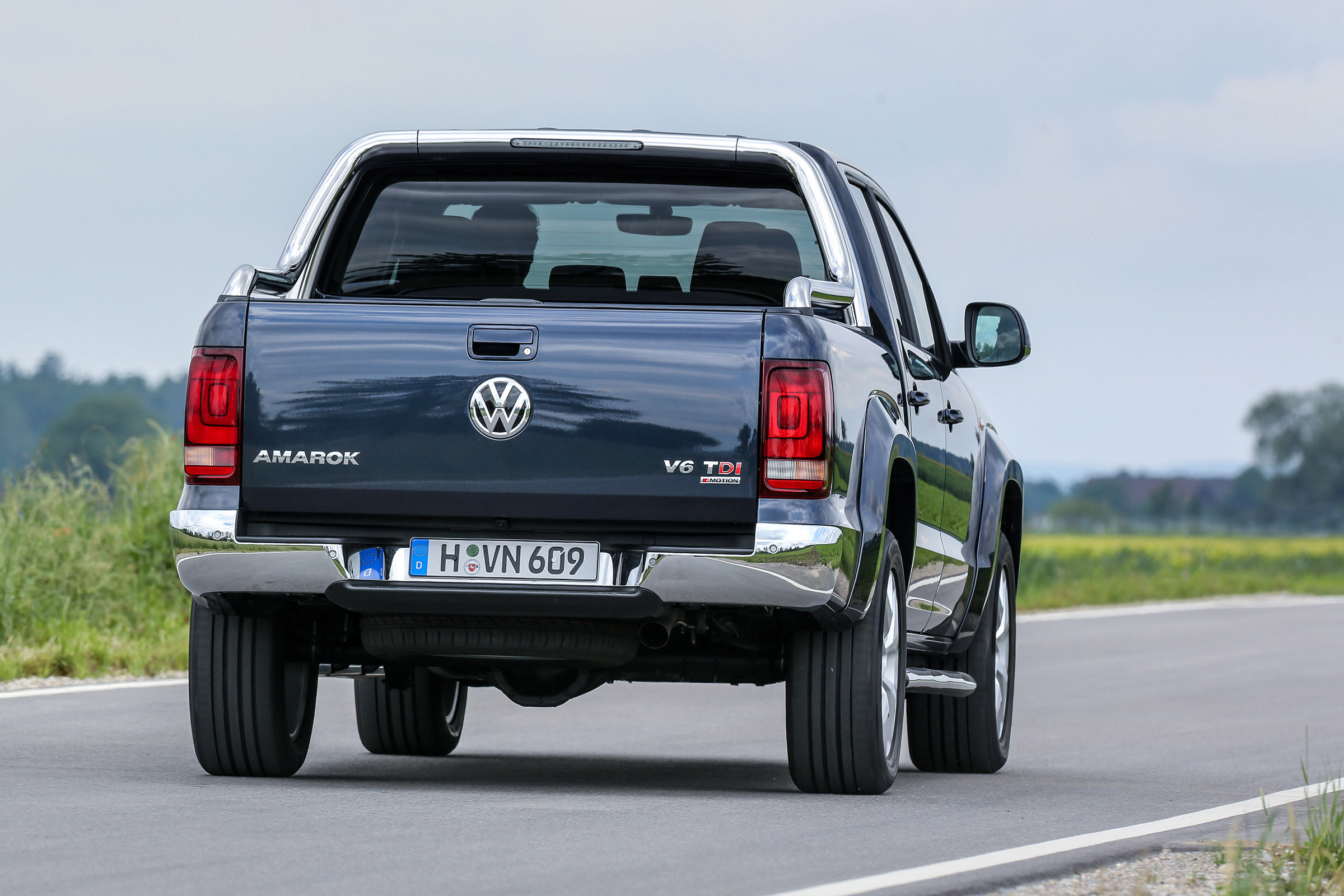 Volkswagen Amarok V6 - rear tracking press