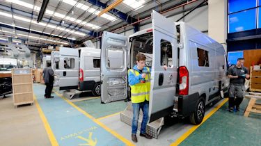 Making a motorhome - Martin fitting doors