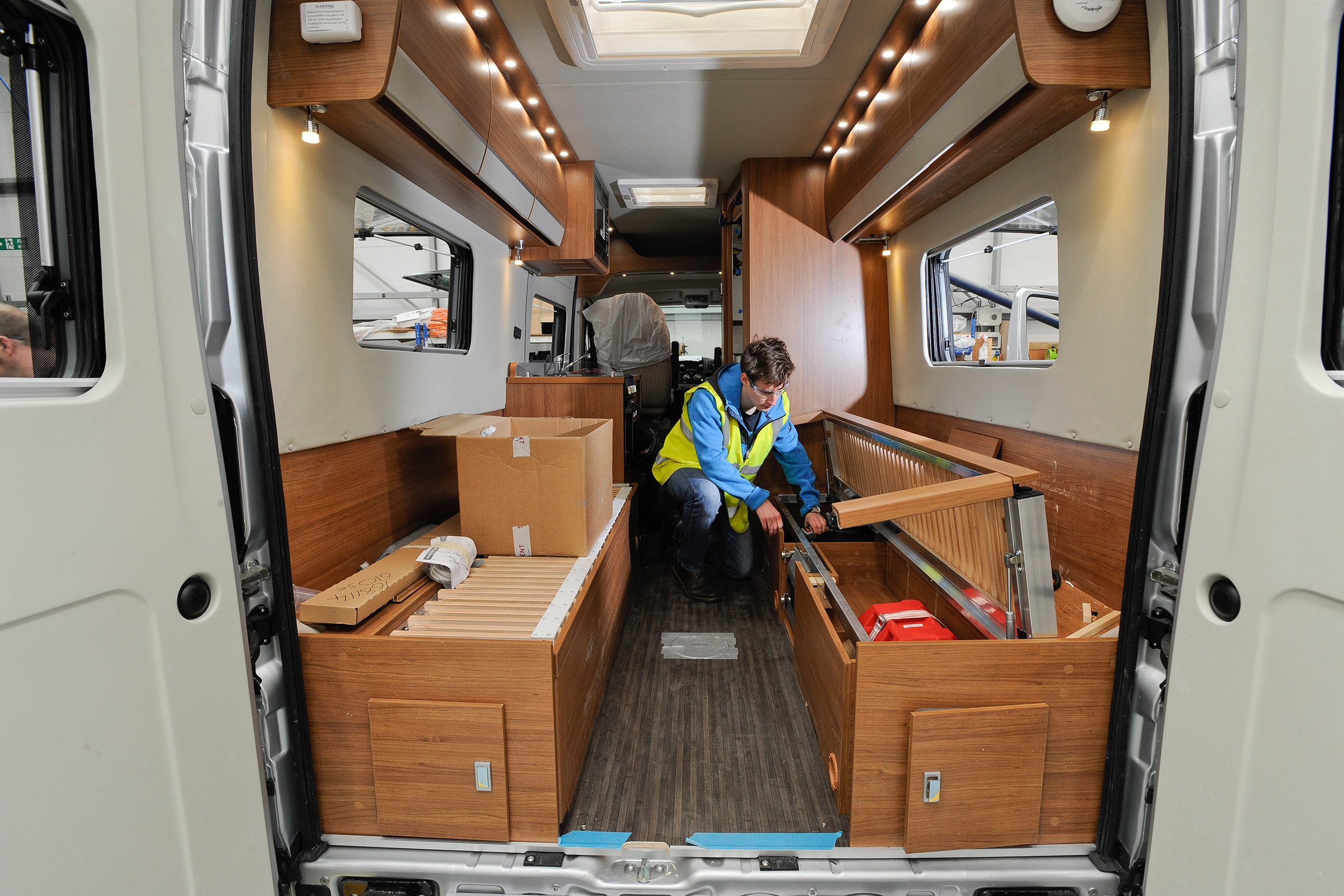 Making a motorhome - bed box