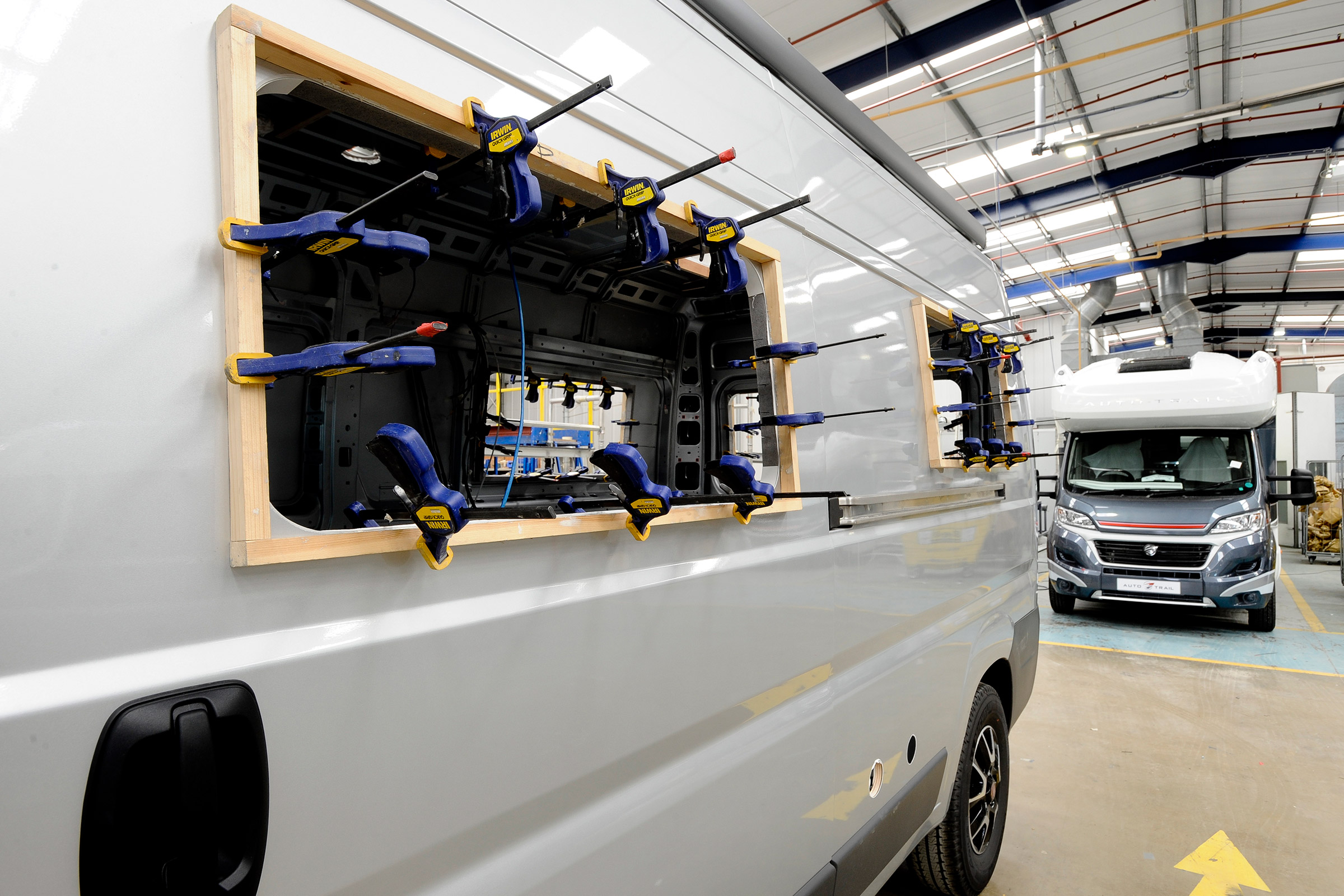 Making a motorhome - window