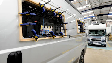 Making a motorhome - window