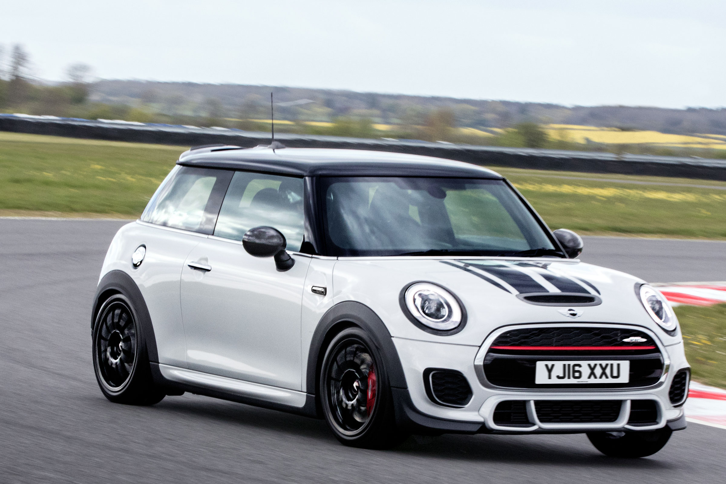 MINI John Cooper Works Challenge - cornering
