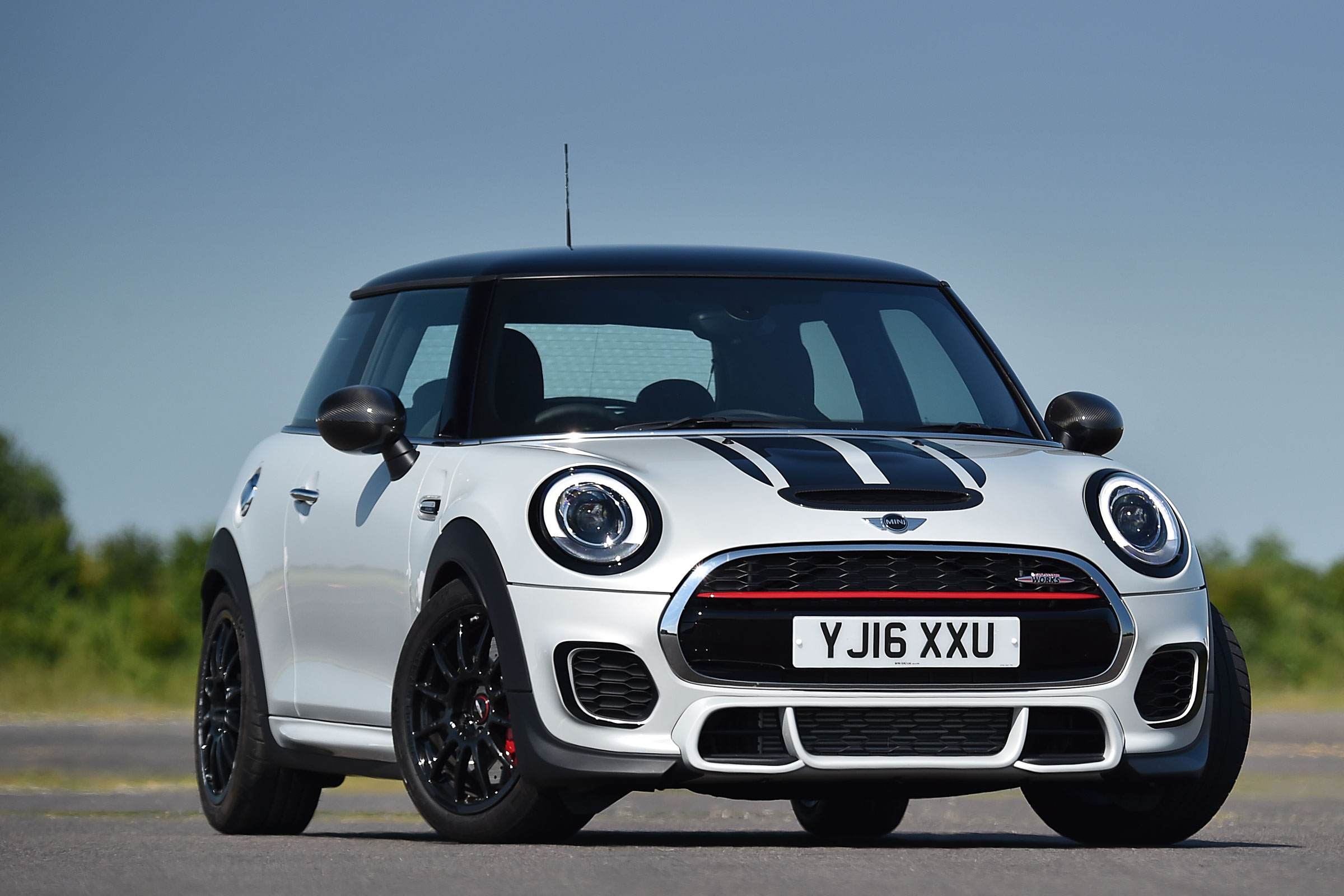 MINI John Cooper Works Challenge - front static