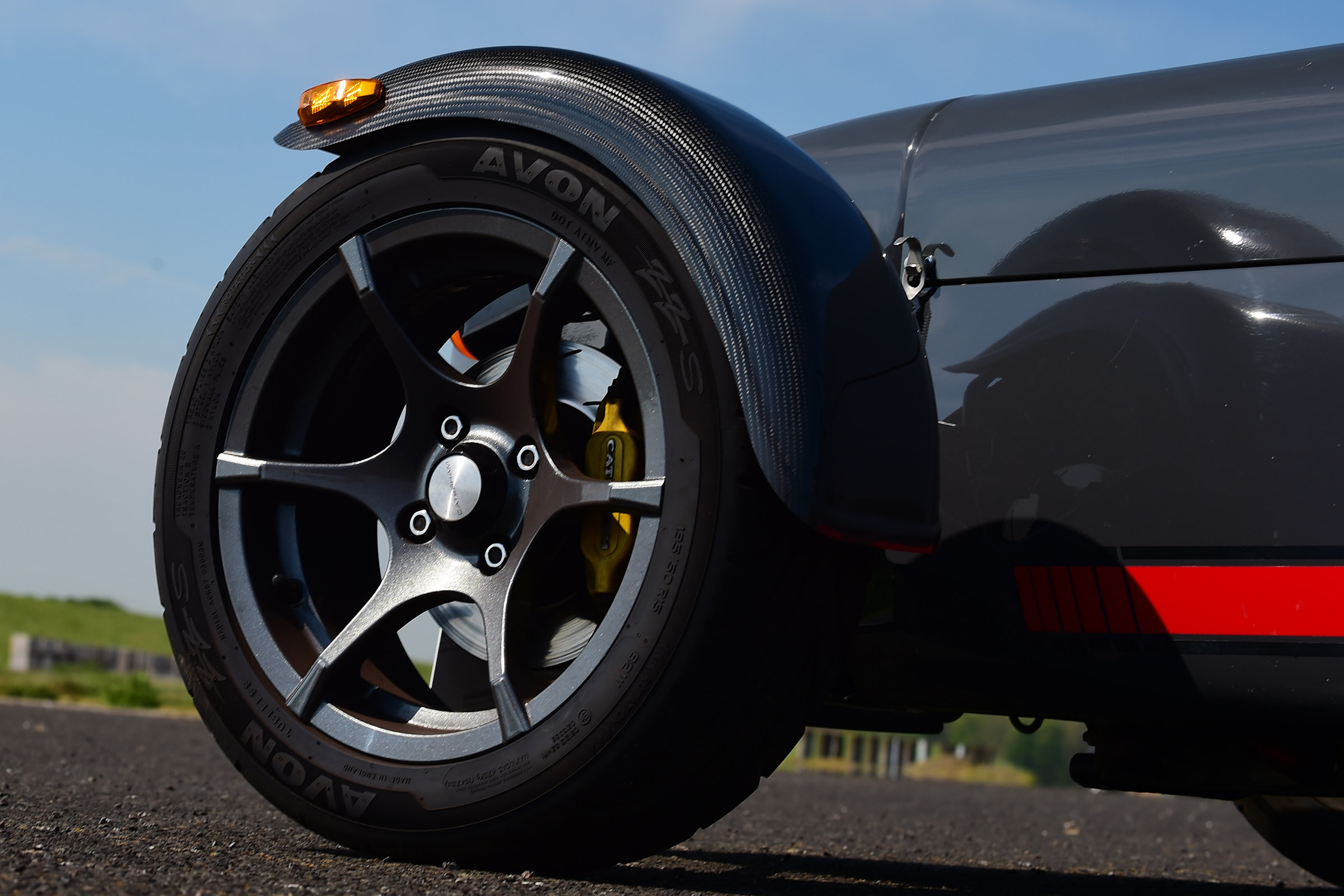 Convertible megatest - Caterham Seven 620S - wheel