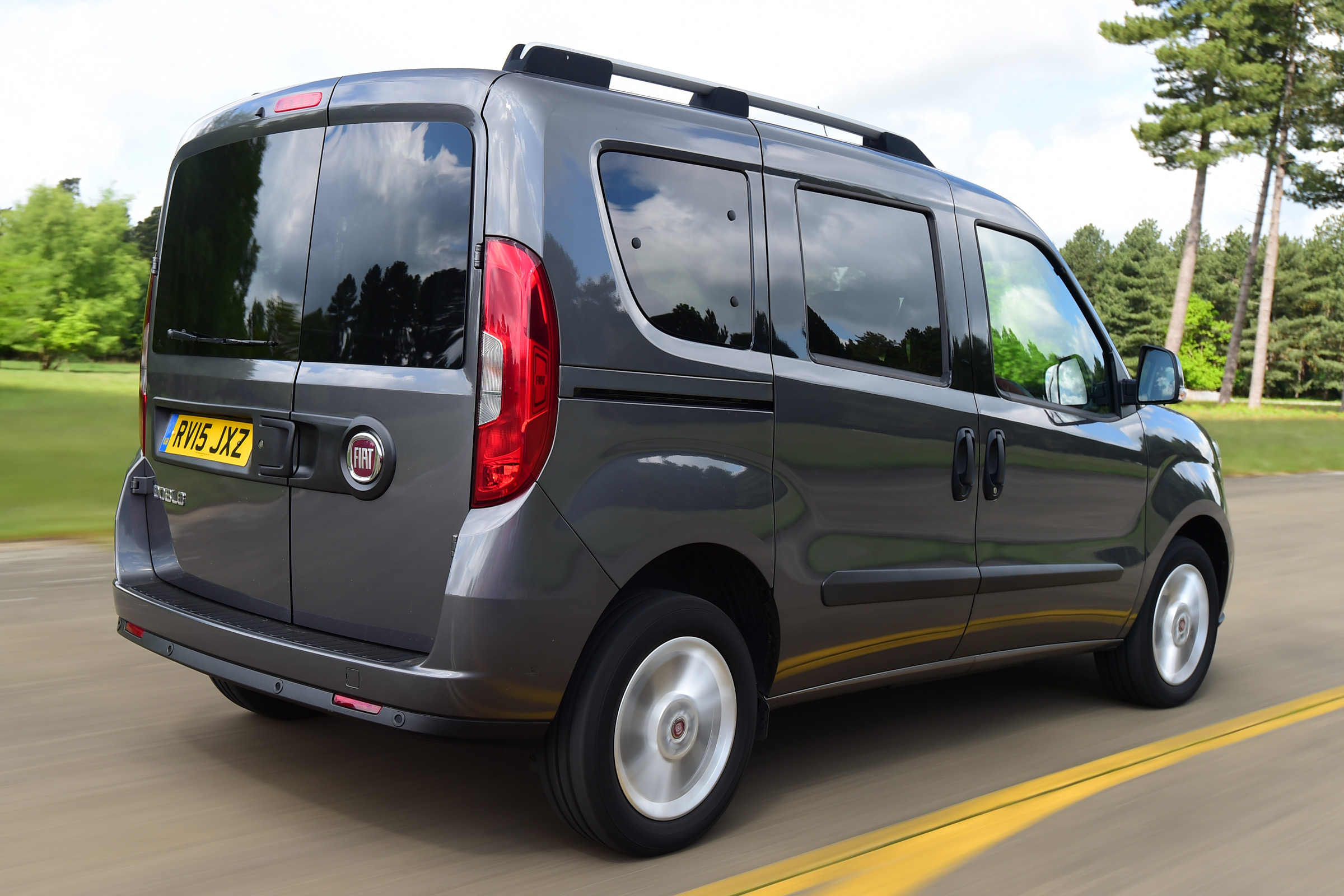 Fiat Doblo 2016 - rear tracking