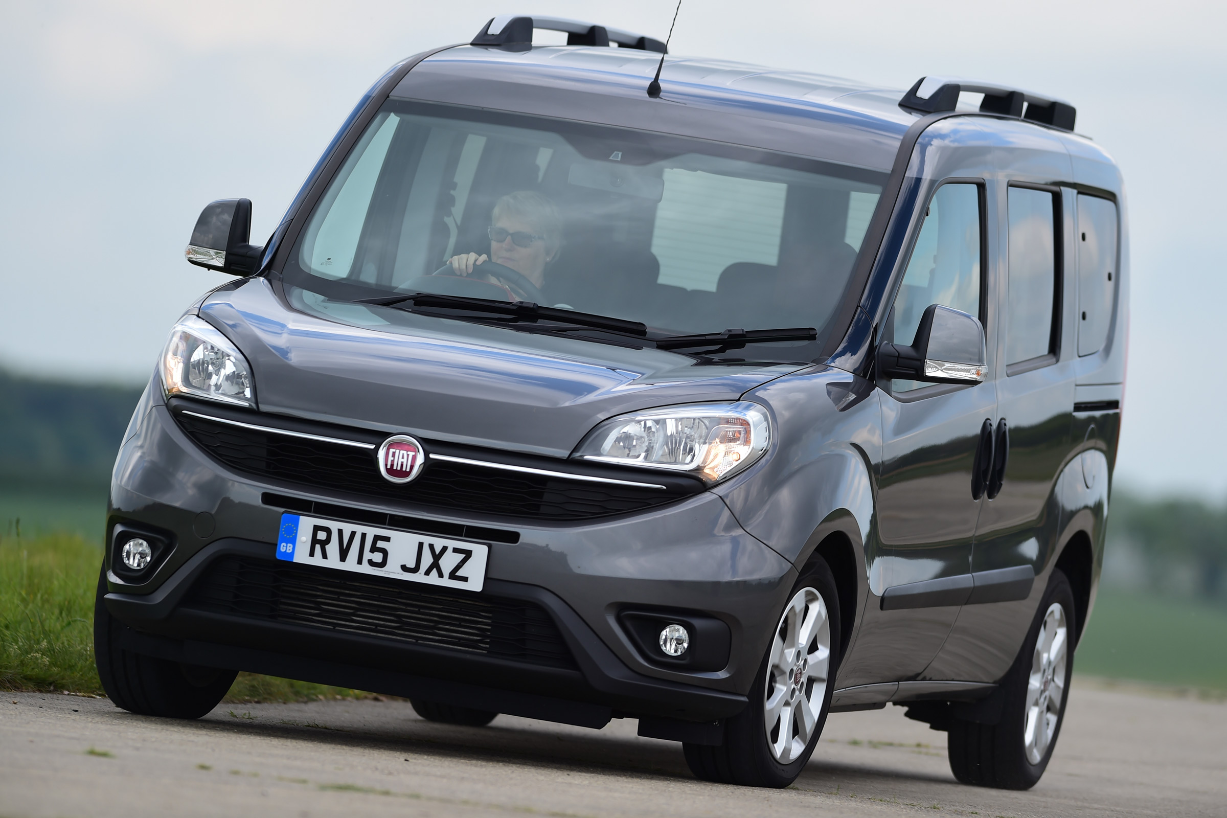 Fiat Doblo 2016 - front cornering