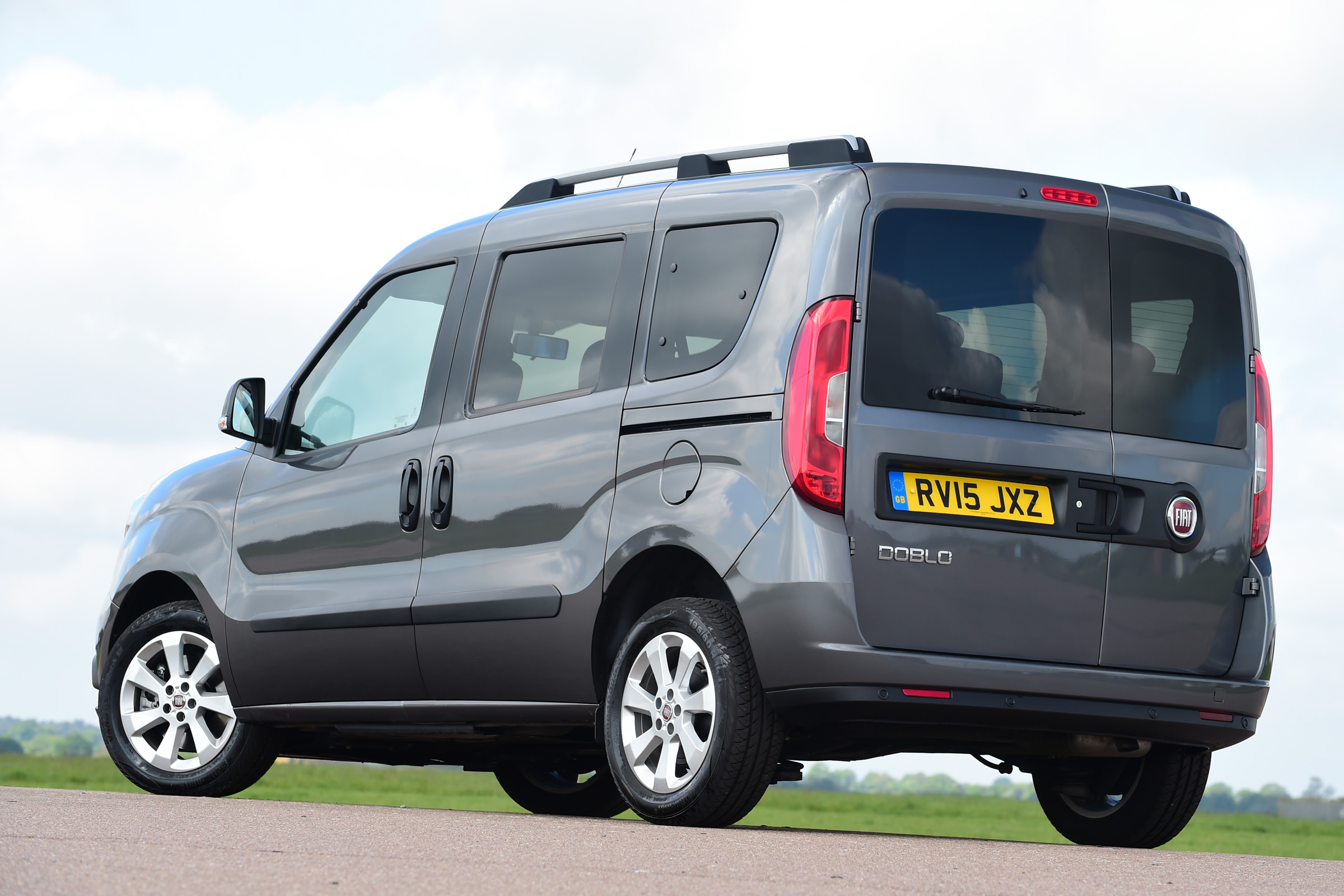 Fiat Doblo 2016 - rear quarter
