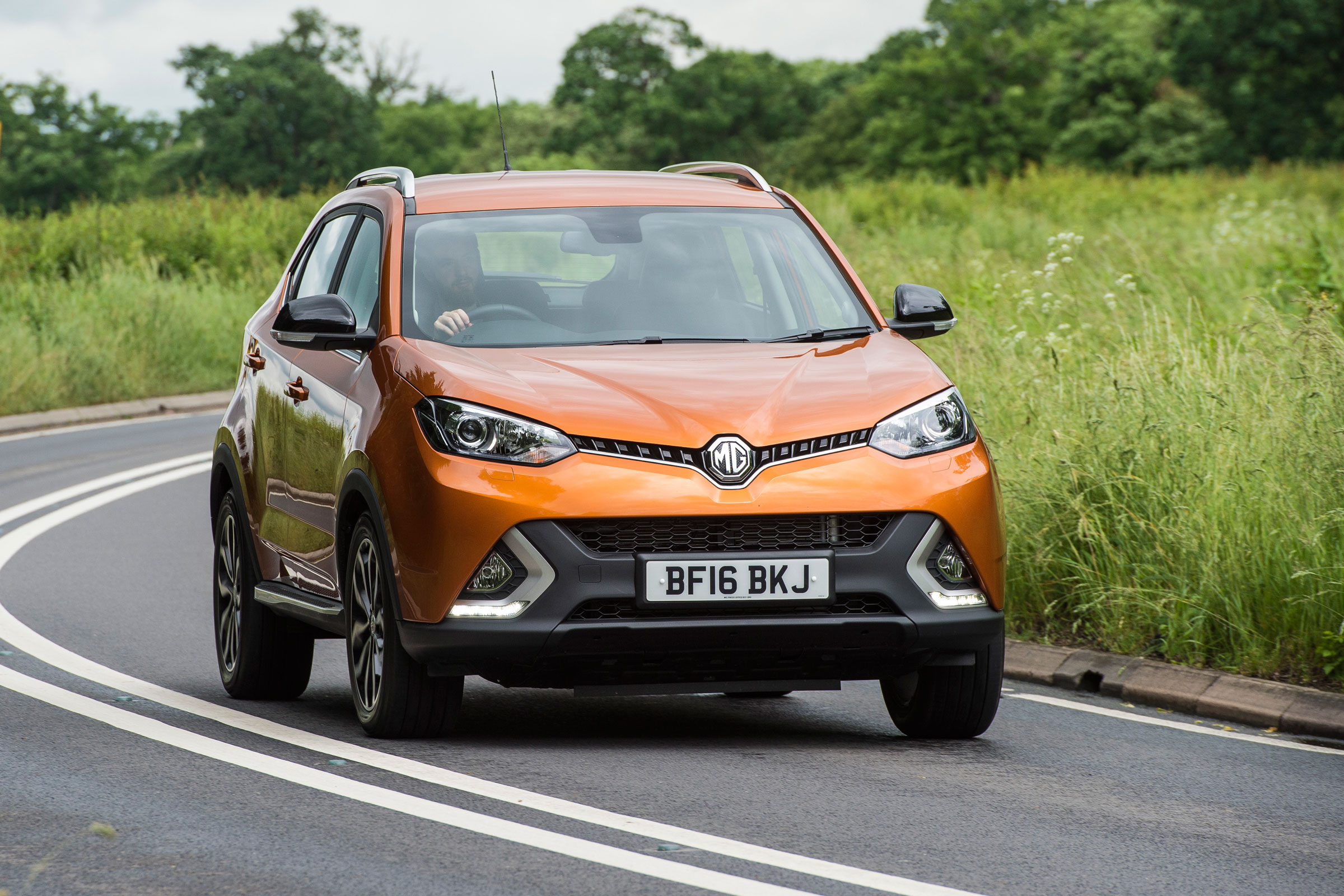 MG GS SUV 2016 - front cornering