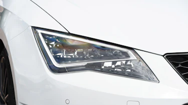 SEAT Leon Cupra ST 290 - front light detail