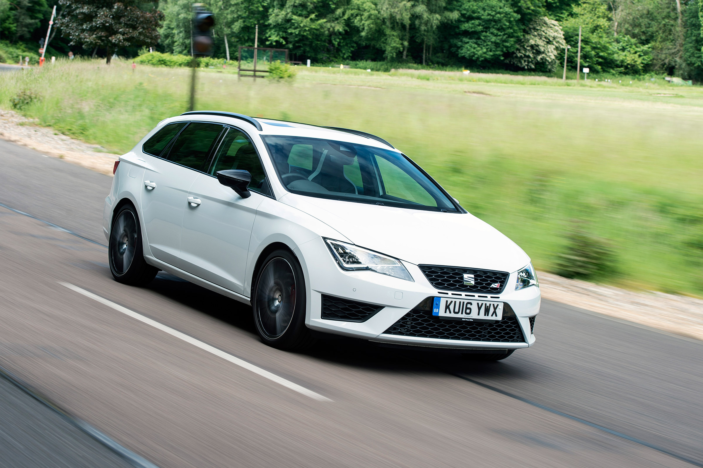SEAT Leon Cupra ST 290 - front action