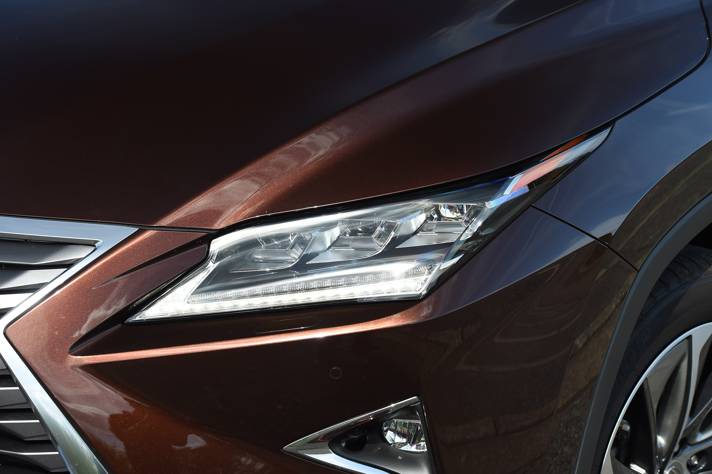 Lexus RX - front light detail