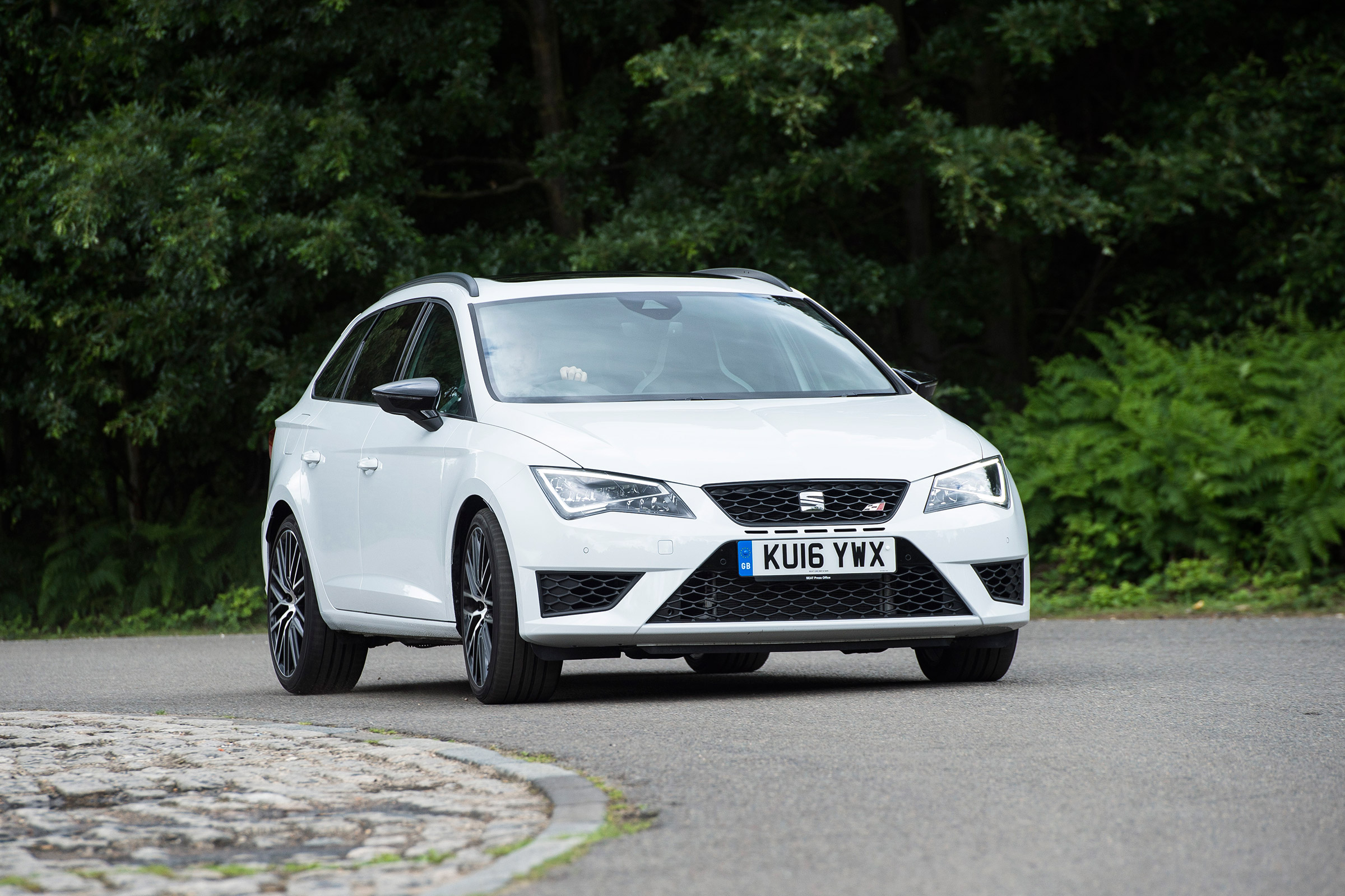 SEAT Leon Cupra ST 290 - front cornering