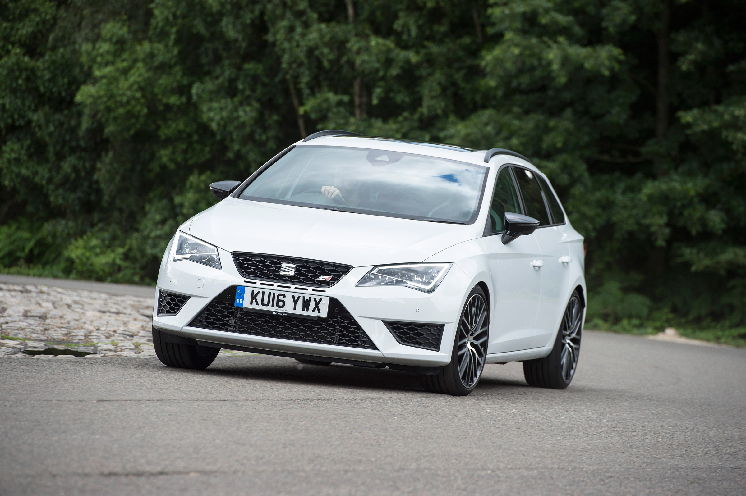 SEAT Leon Cupra ST 290 - front driving