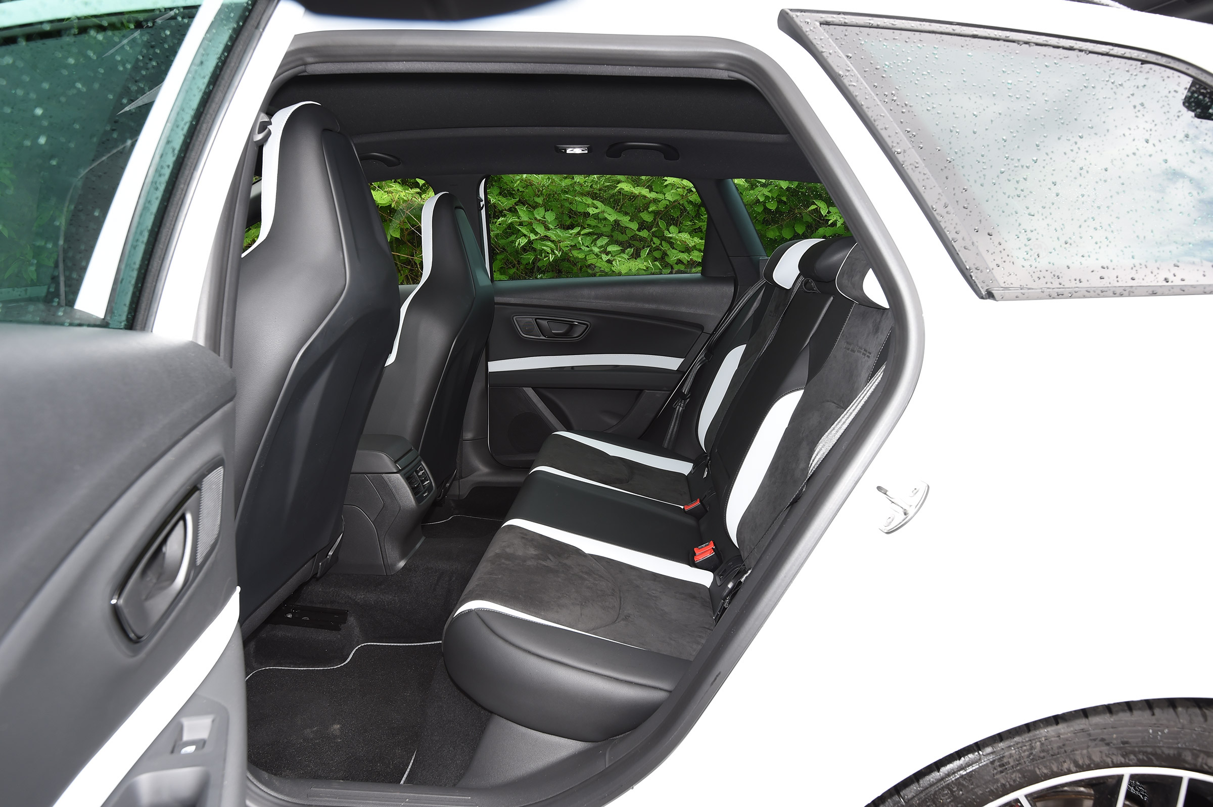 SEAT Leon Cupra ST 290 - rear seats