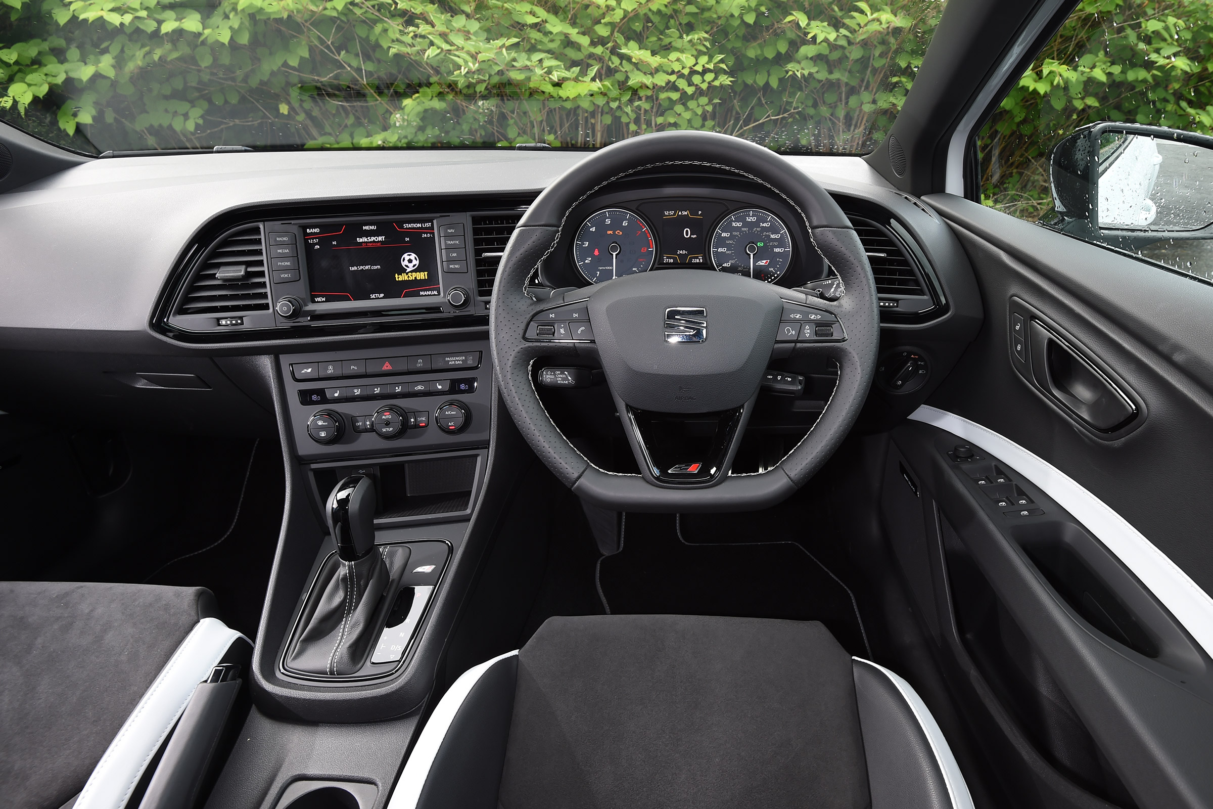 SEAT Leon Cupra ST 290 - dash