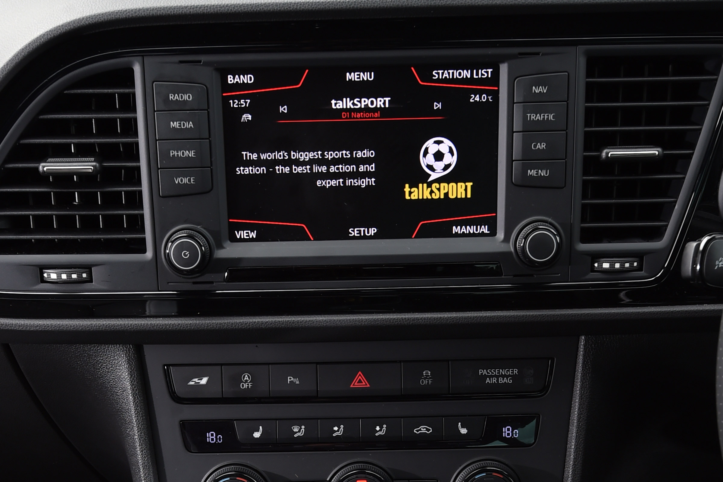 SEAT Leon Cupra ST 290 - infotainment screen