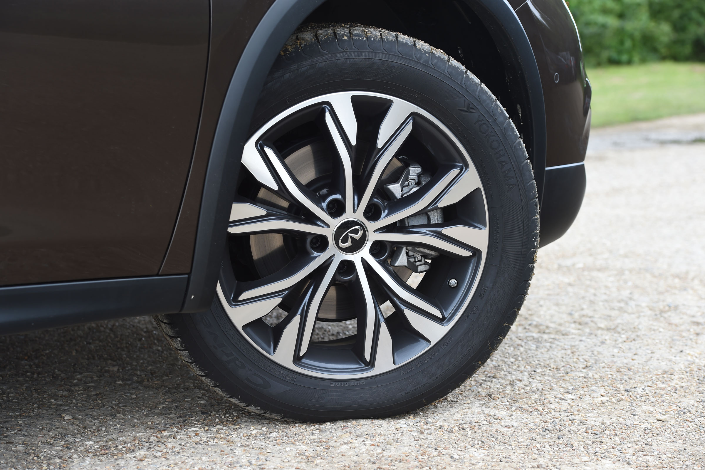 Infiniti QX30 2016 - wheel
